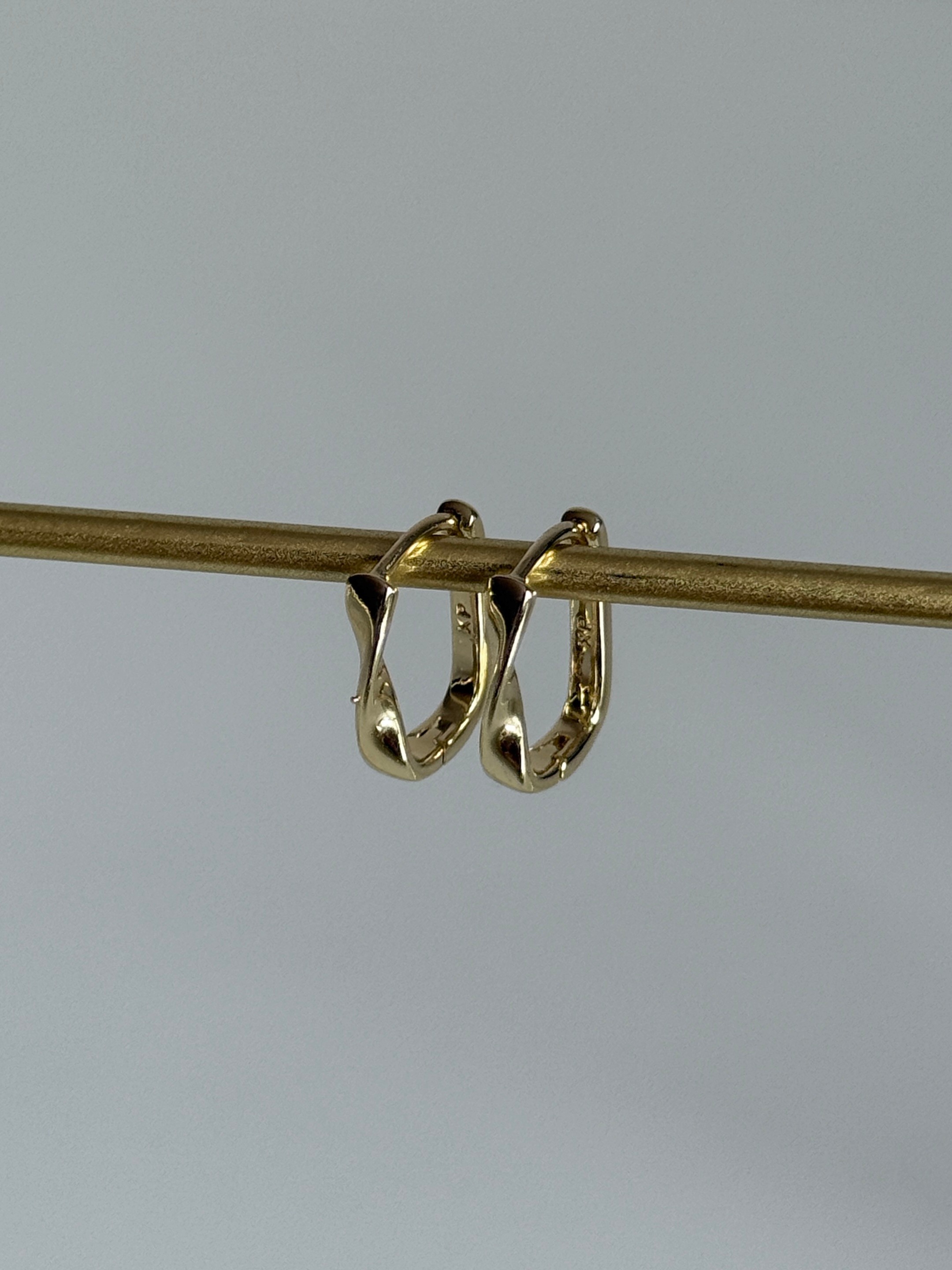 Gold Rengi Dönme Model Xupıng Kadın Küpe