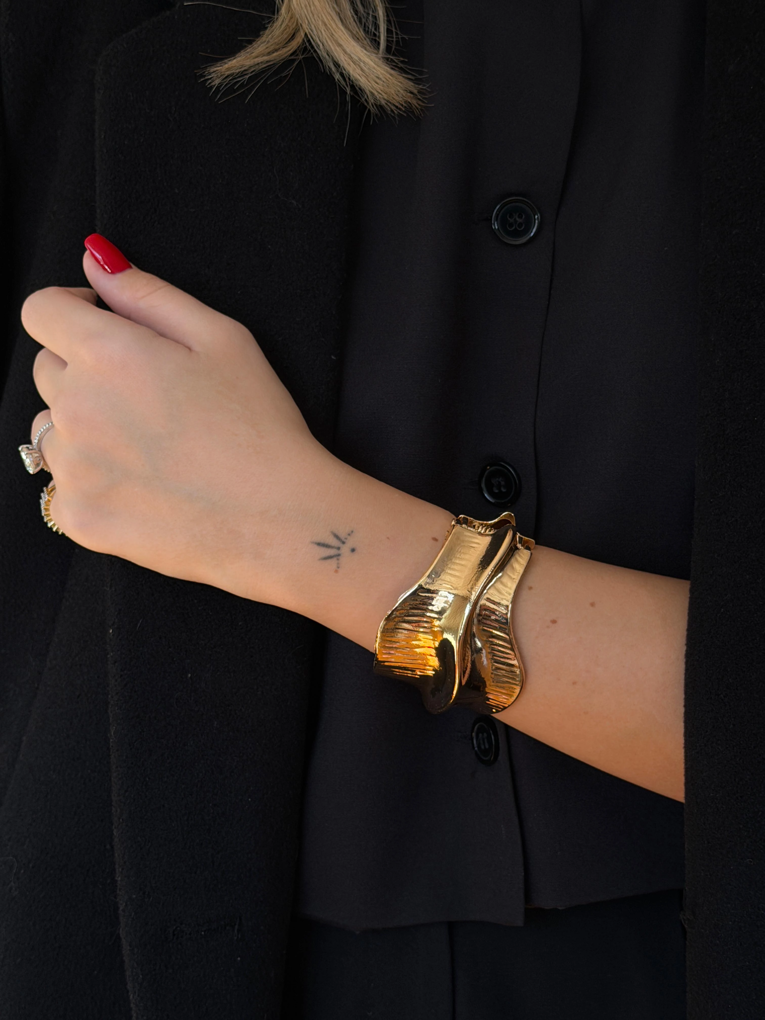 Gold Rengi Asimetrik Model Kadın Kelepçe Bileklik