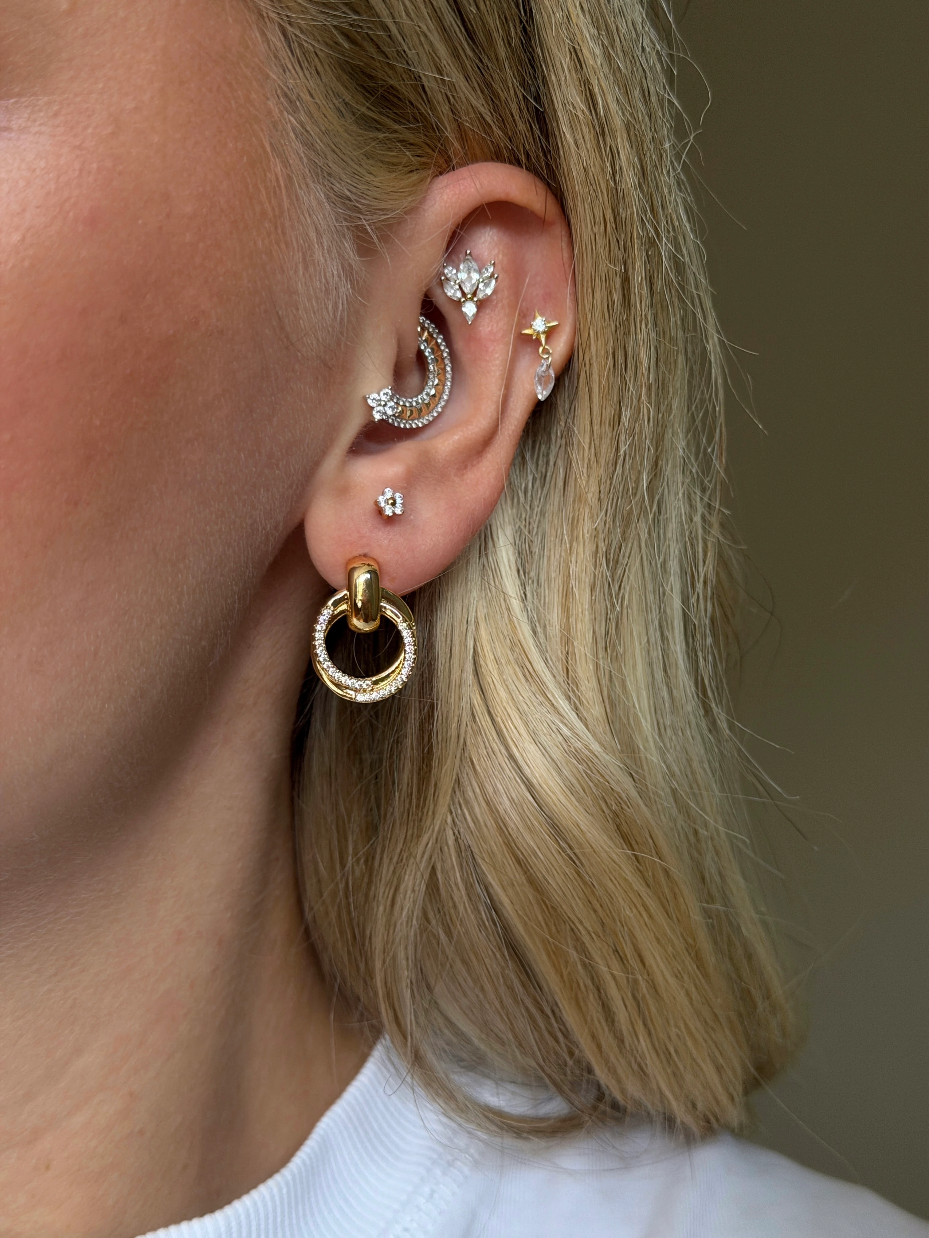 Zirkon Taş Detaylı İki Sıra Yuvarlak Kadın Küpe