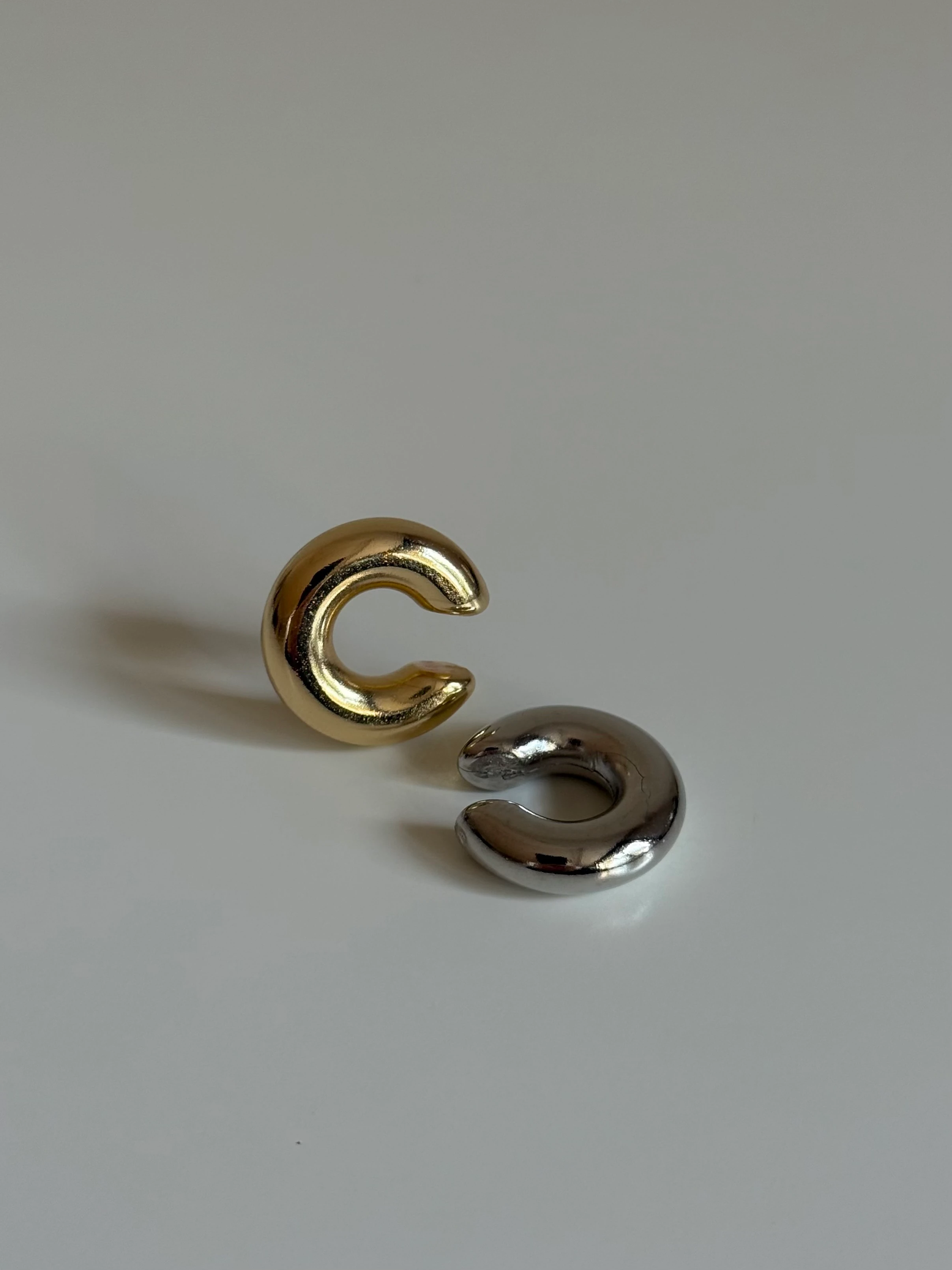 Halka Model Kadın Kıkırdak Küpe