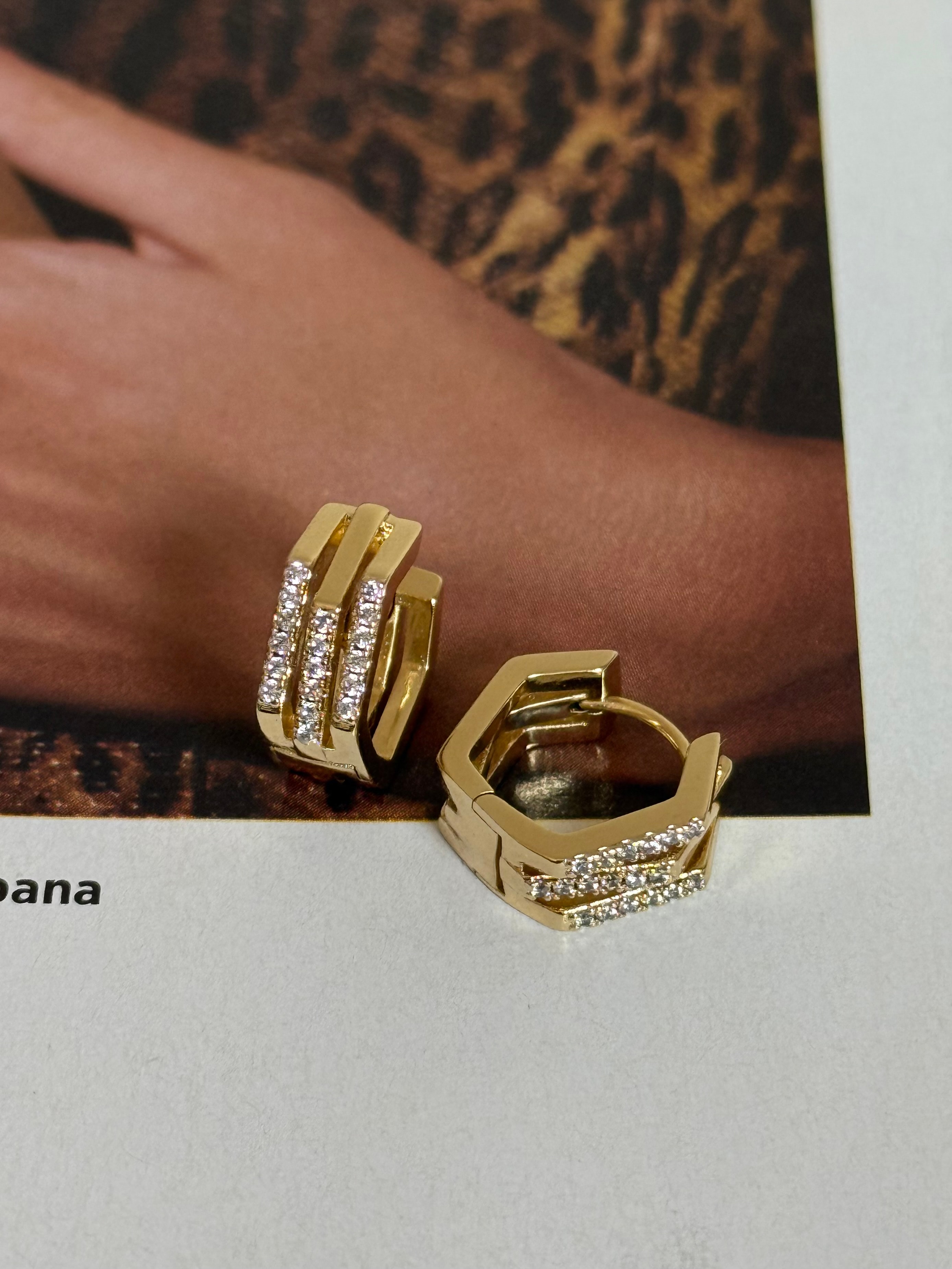 Gold Rengi Üç Sıra Zirkon Taş Detaylı Altıgen Xupıng Kadın Küpe