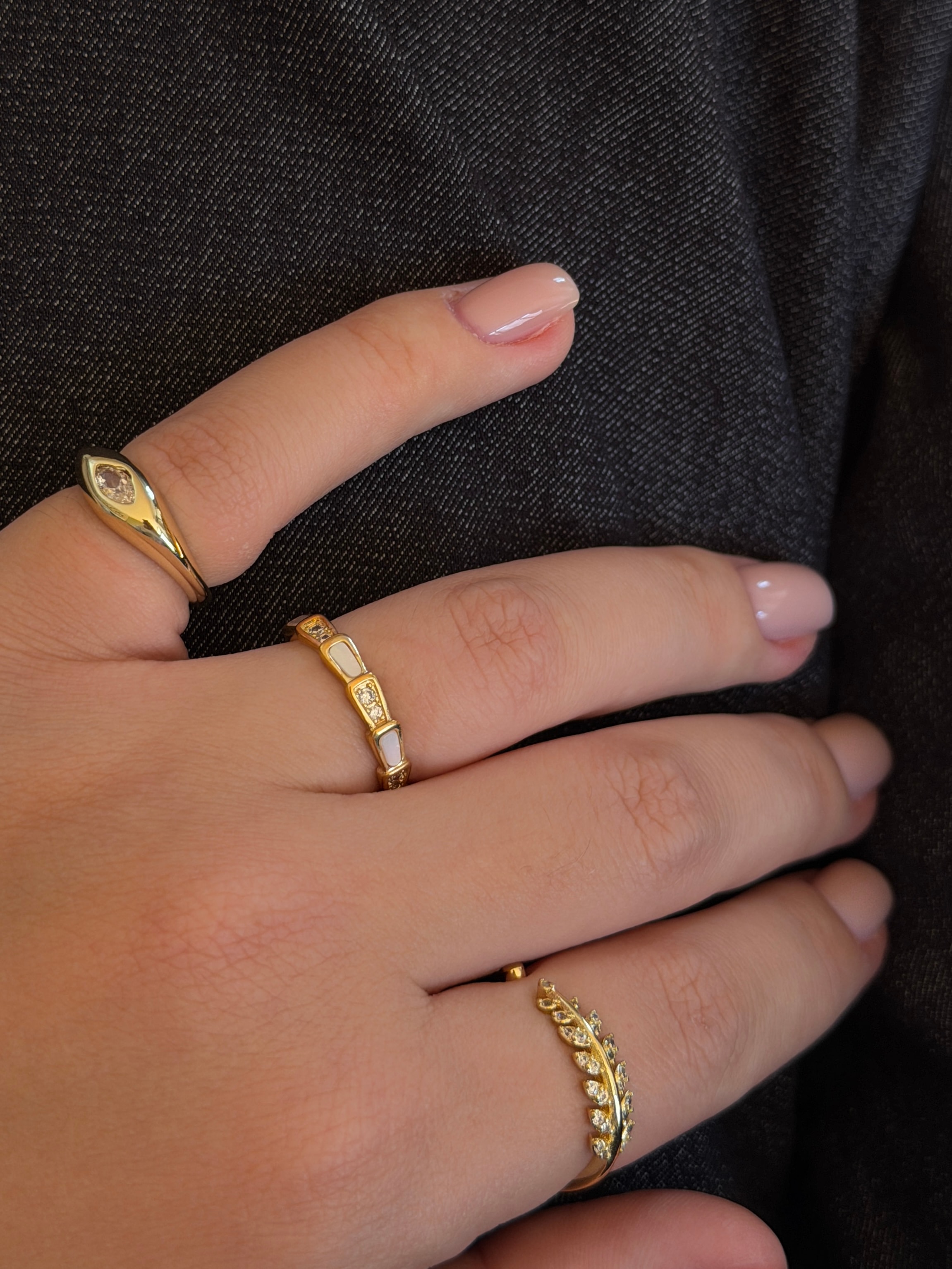 Gold Rengi Taş Detaylı Kadın Serçe Parmak Yüzük