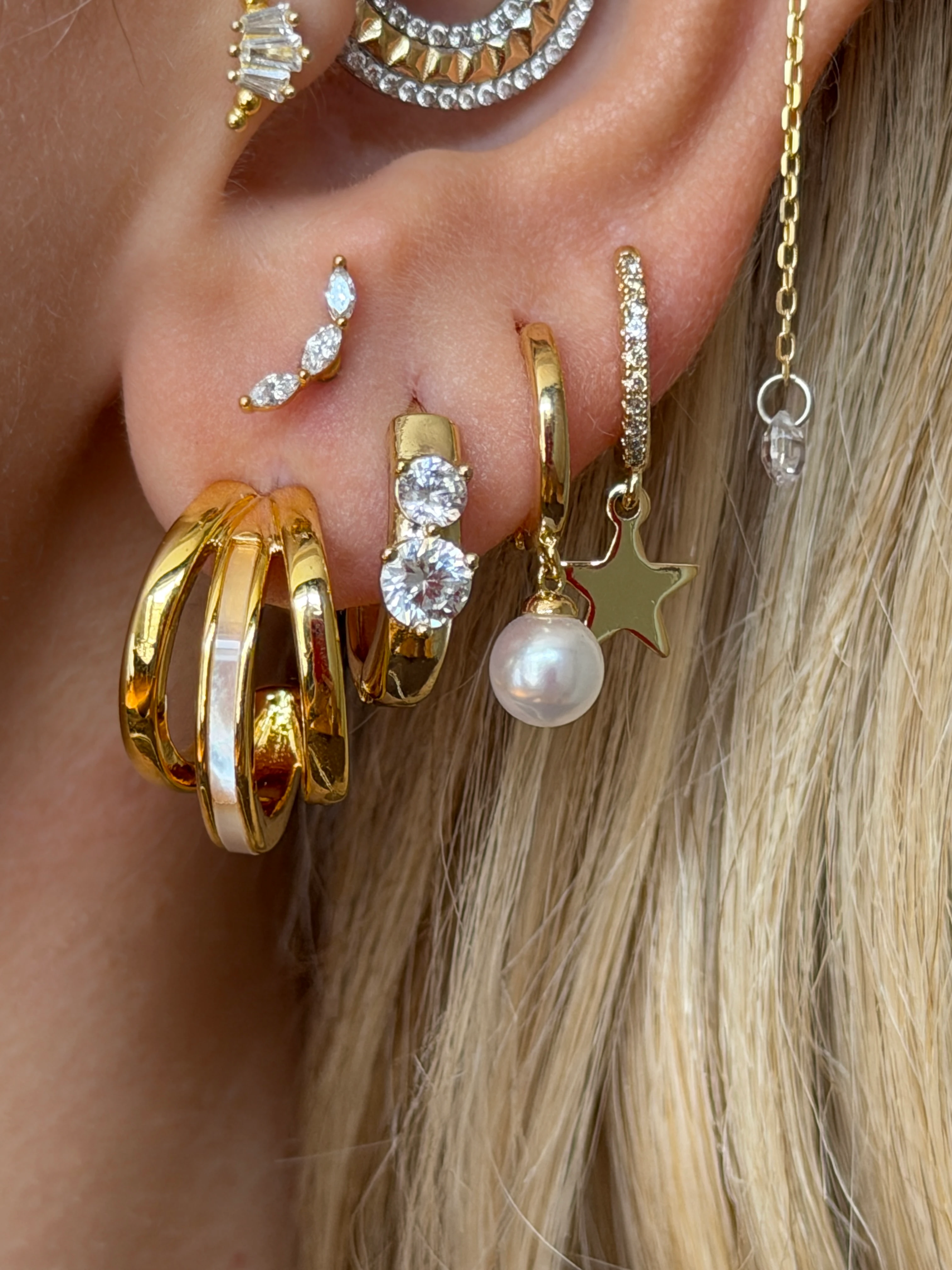 Gold Rengi Sedef Detaylı Üç Sıra Halka Kadın Küpe