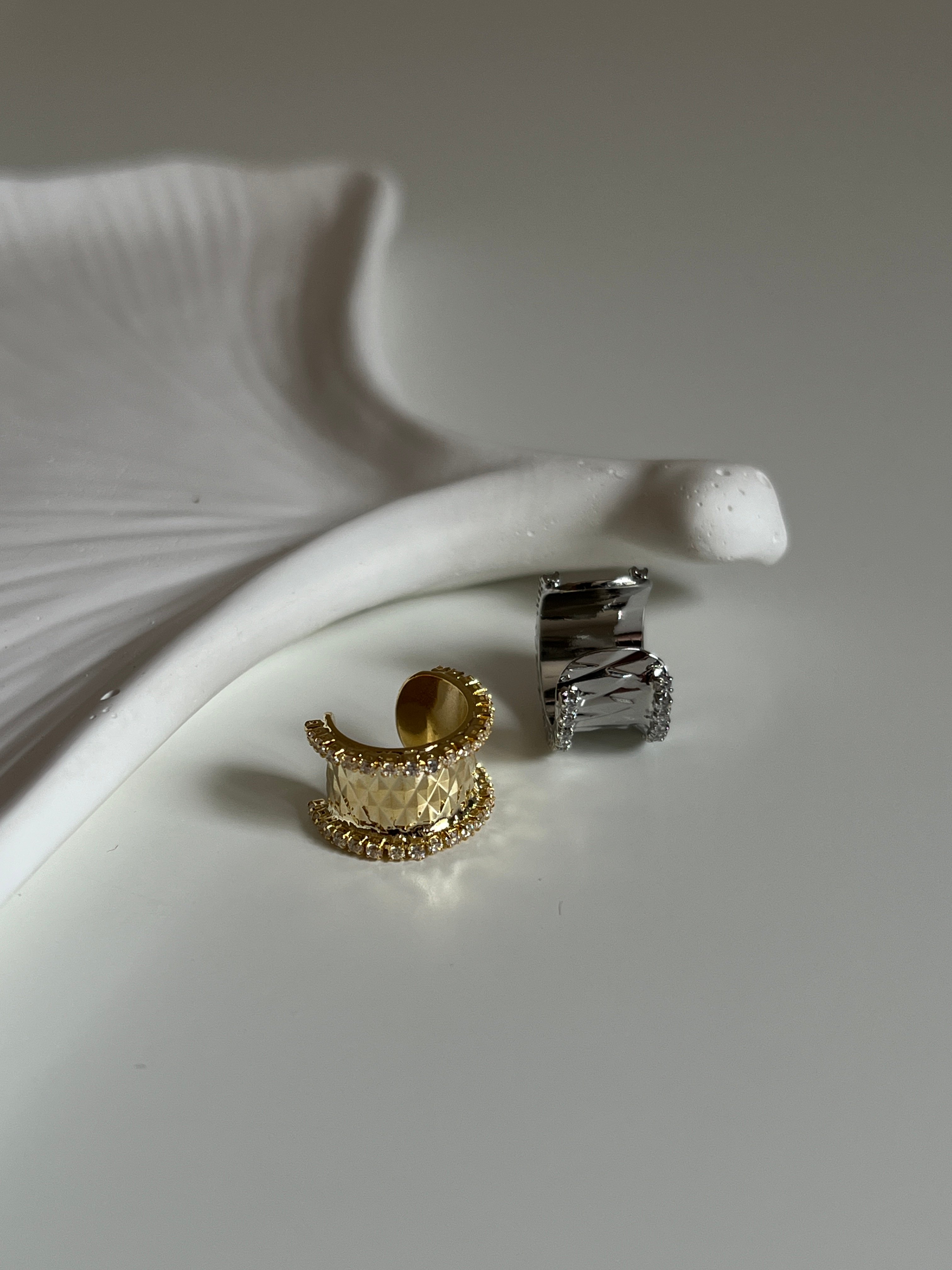 Zirkon Taşlı Baklava Model Kadın Kıkırdak Küpe