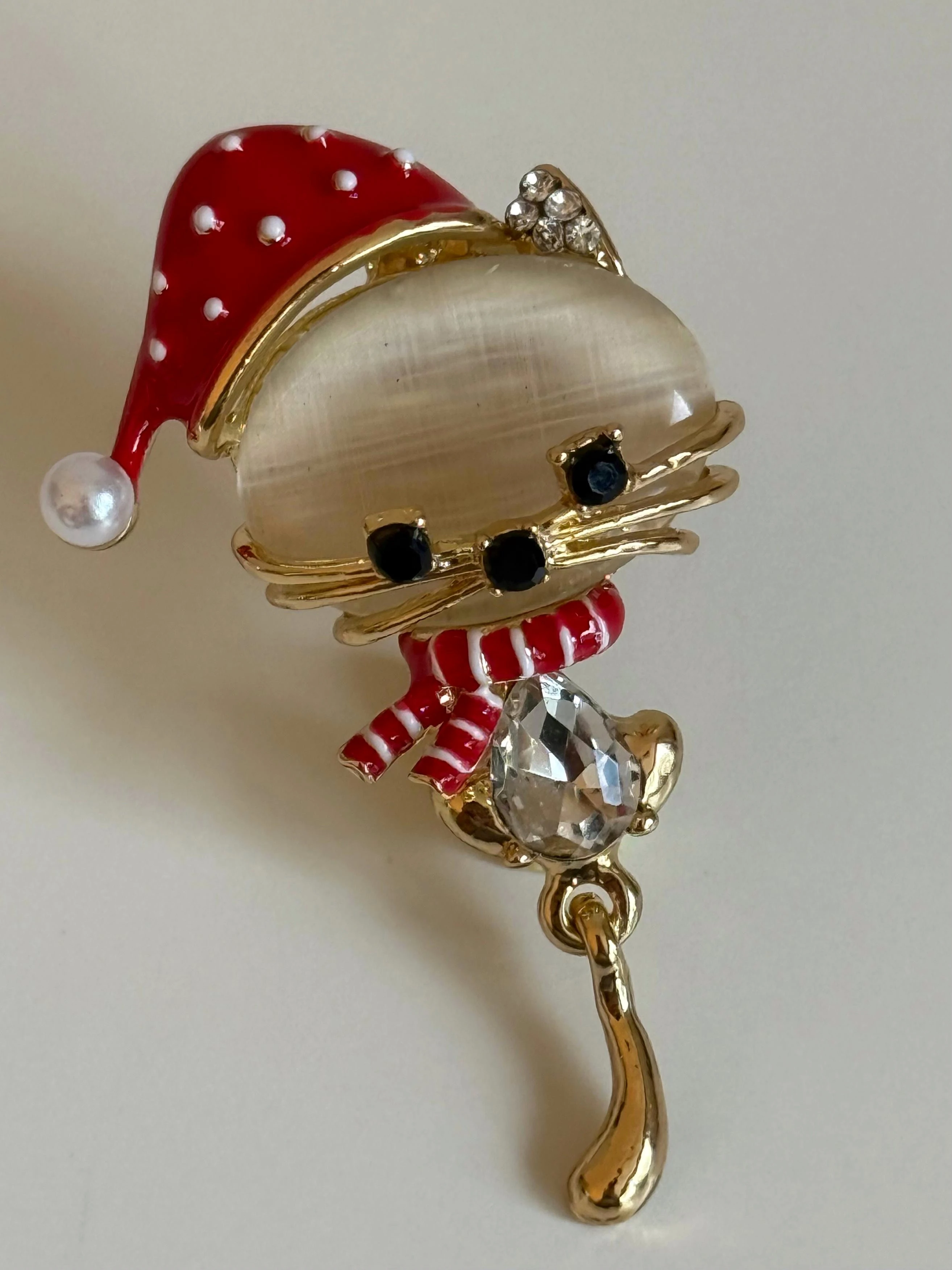 Yılbaşı Temalı Kedi Figür Broş