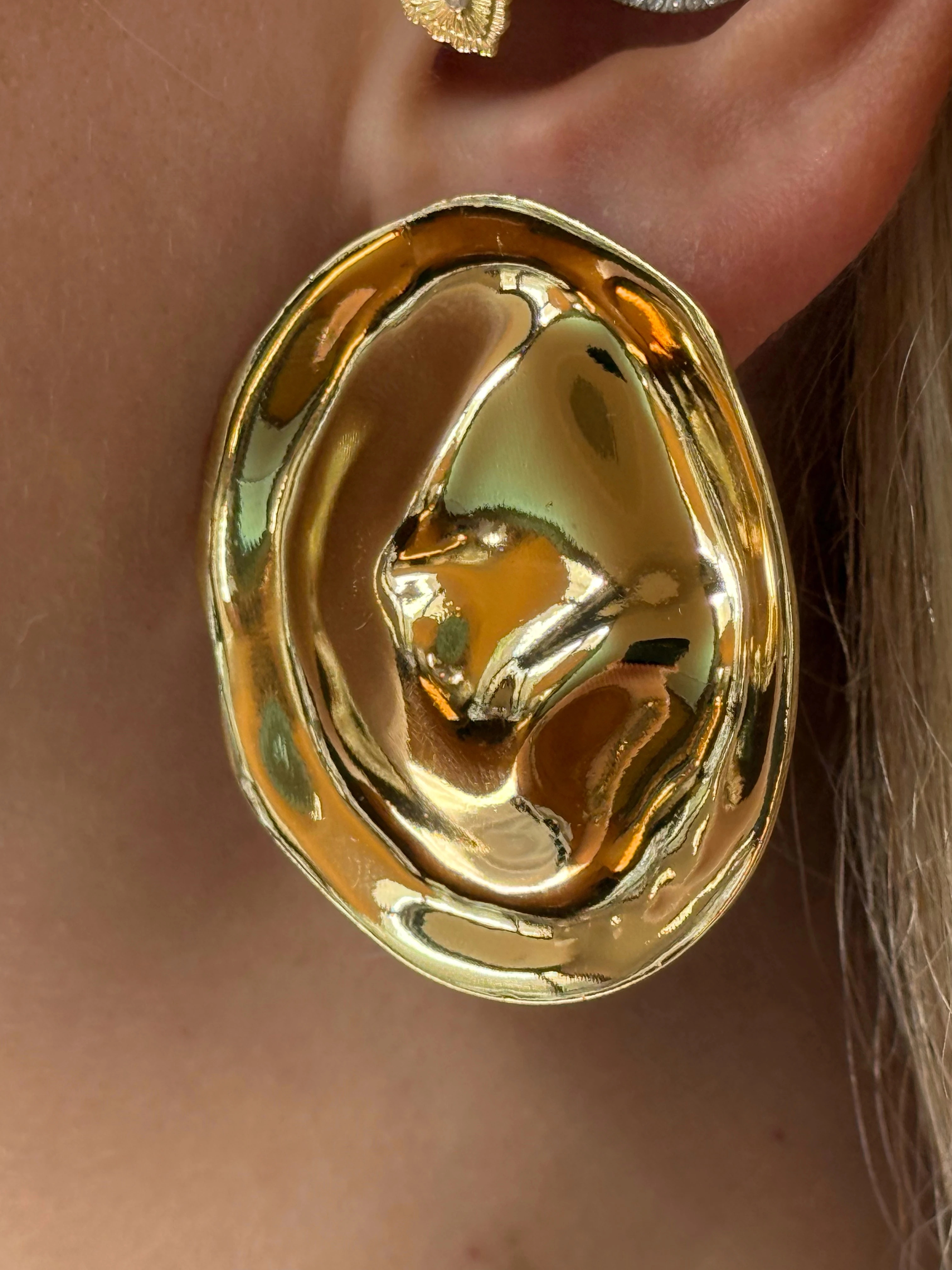 Asimetrik Yuvarlak Model Kadın Küpe