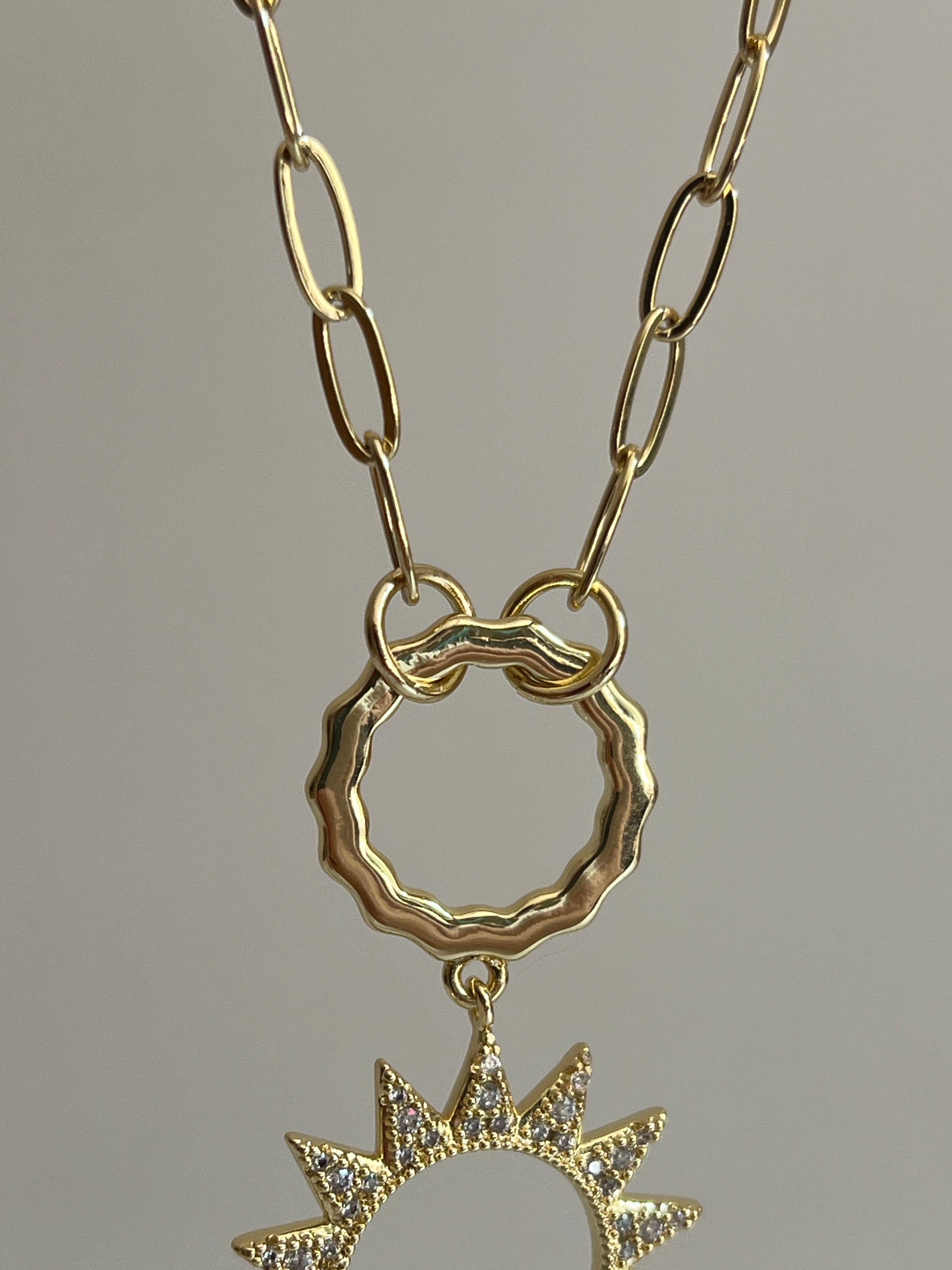 Gold Rengi Zirkon Taşlı Güneş Model Zincir Kadın Kolye