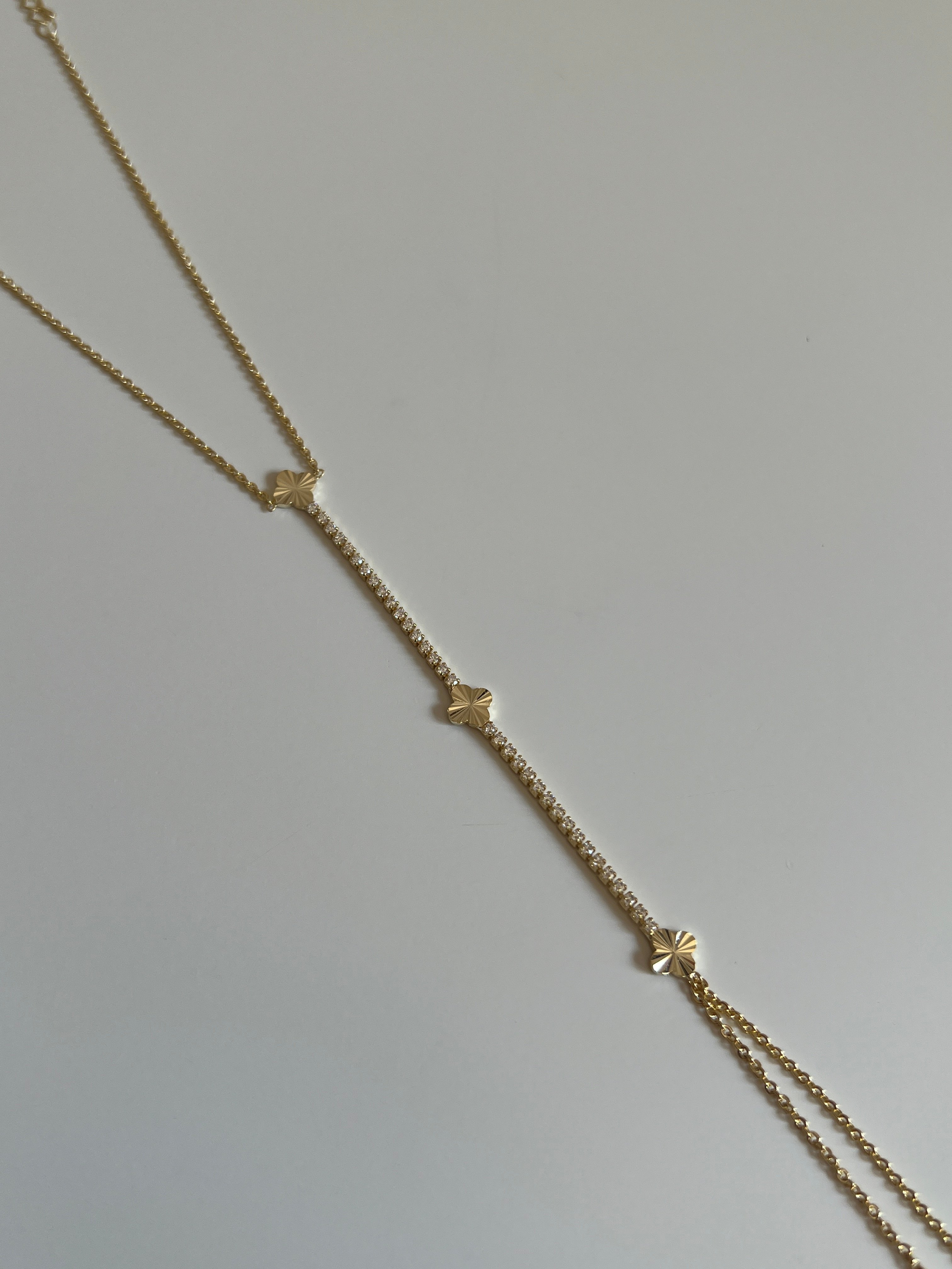 Gold Rengi Zirkon Taşlı Üç Yonca Model Kadın Şahmeran