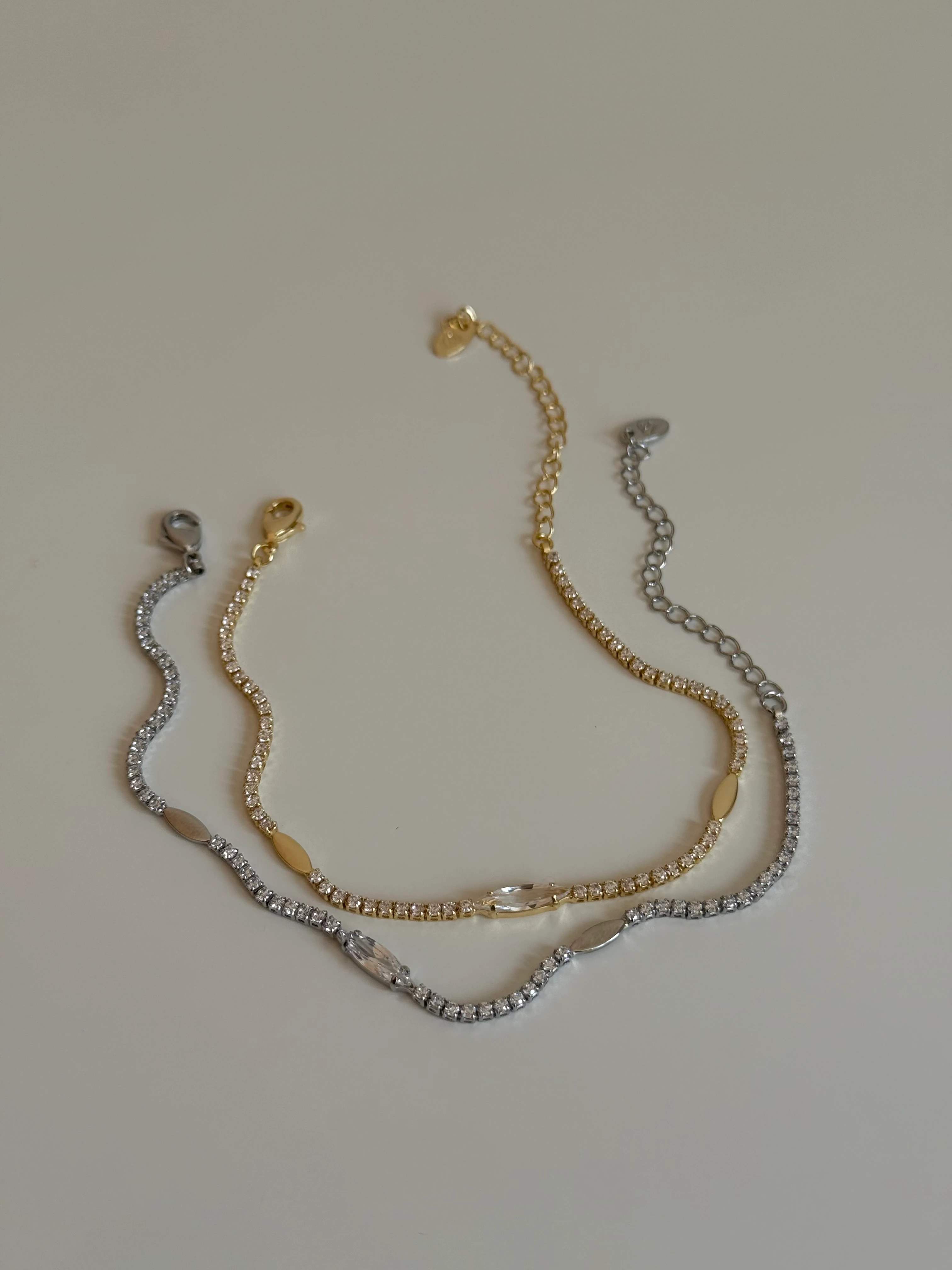 Damla Taş Detaylı Su Yolu Kadın Bileklik