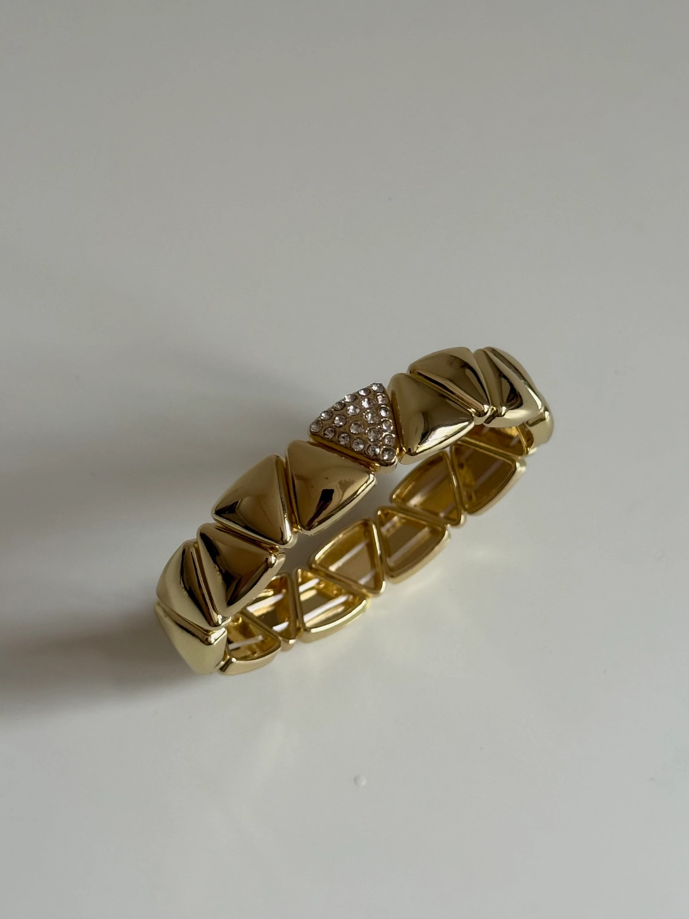 Gold Rengi Zirkon Taş Detaylı Üçgen Model Kadın Bileklik