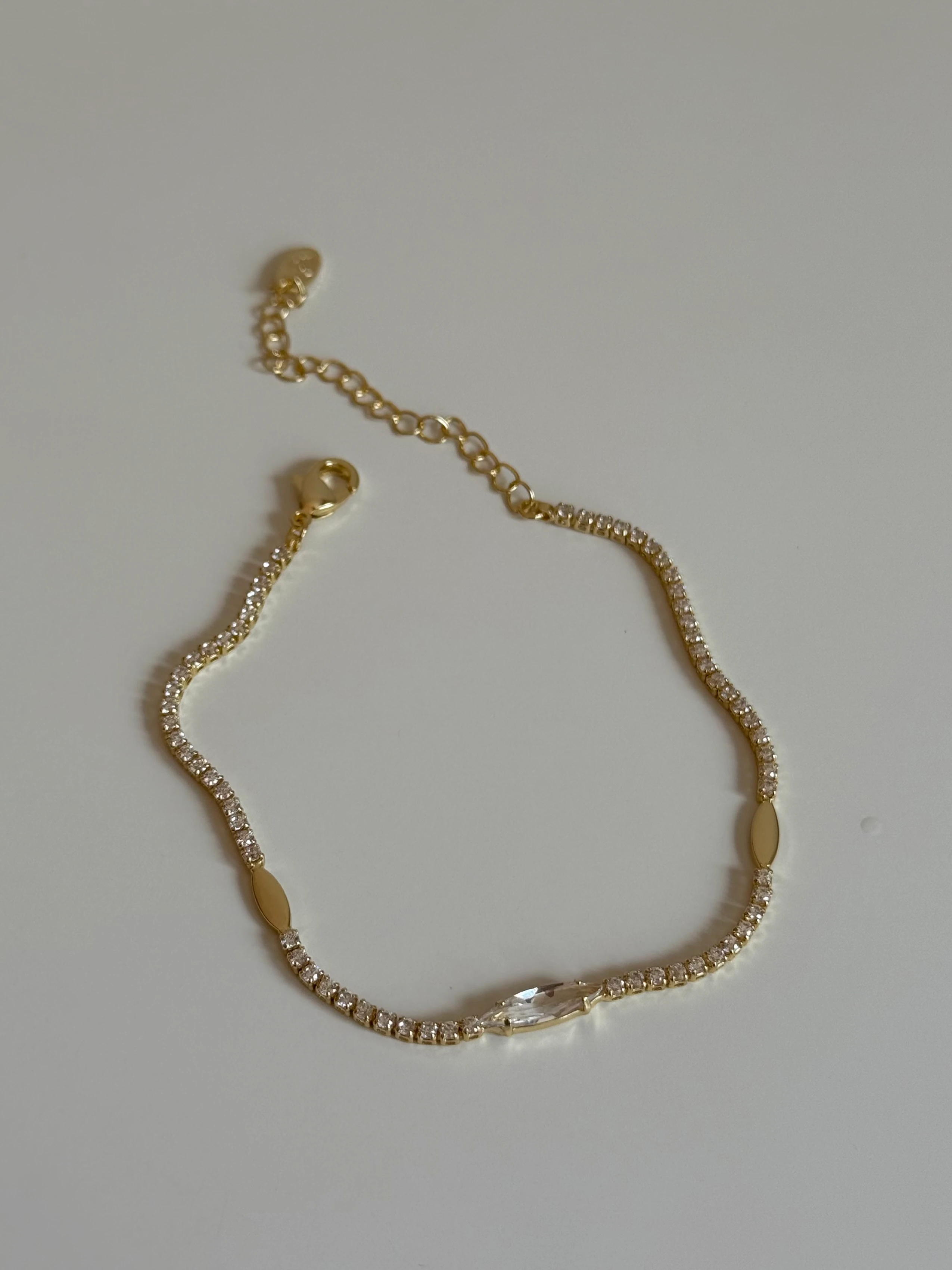 Damla Taş Detaylı Su Yolu Kadın Bileklik