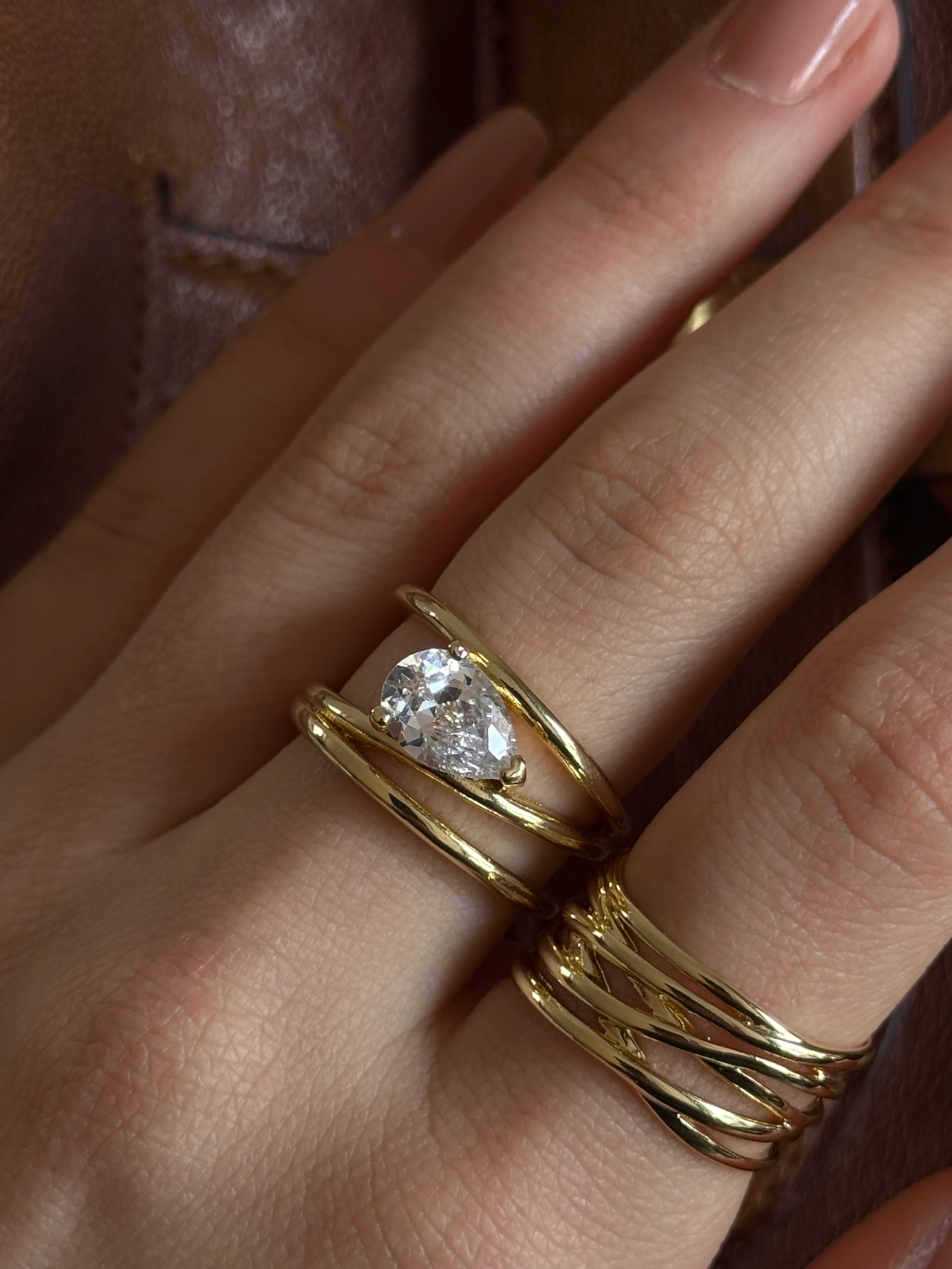 Gold Rengi Tek Taş Model Çapraz Üç Sıra Kadın Yüzük