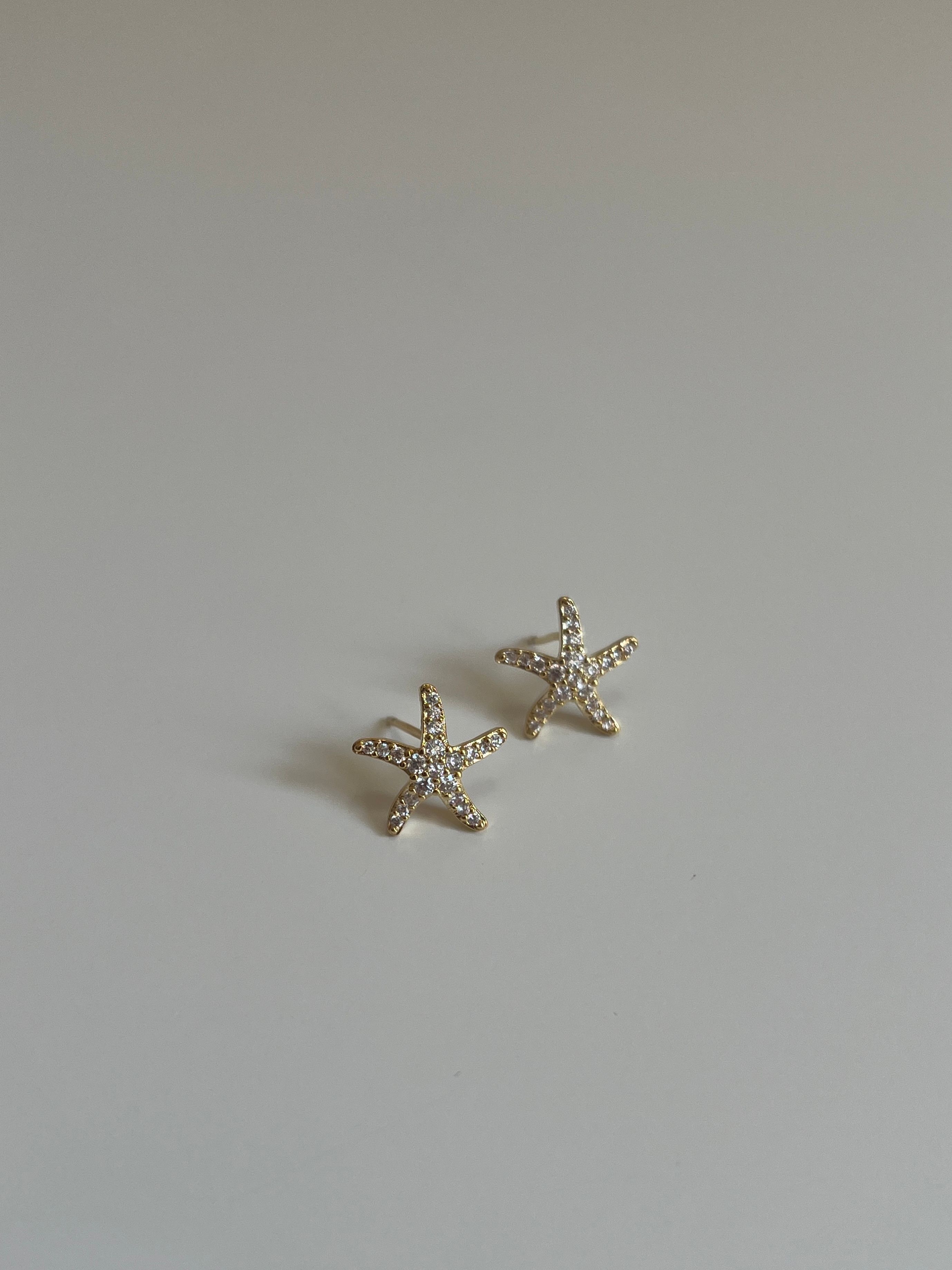 Gold Rengi Zirkon Taşlı  Deniz Yıldızı Model Kadın Minimal Küpe