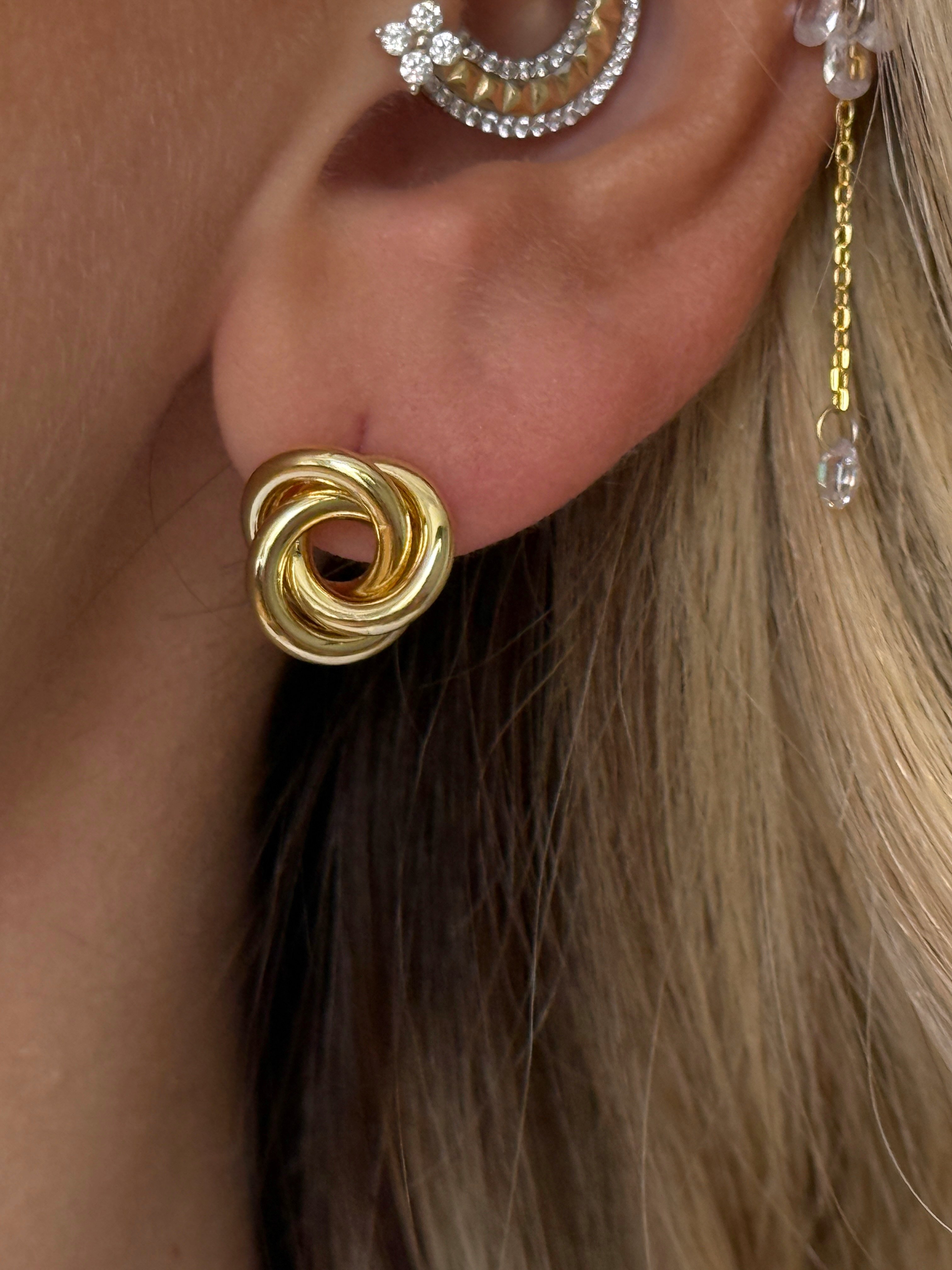 Gold Rengi Düğüm Model Kadın Küpe