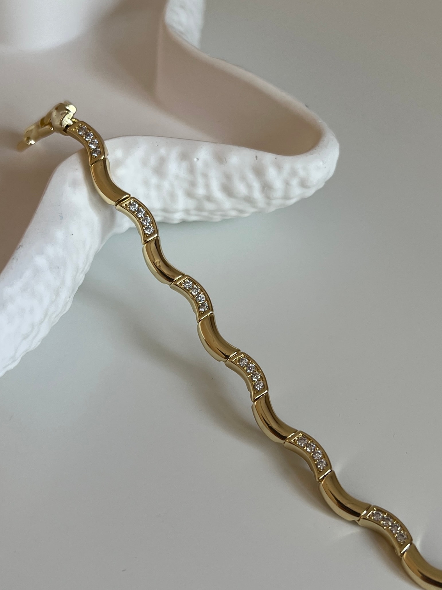 Gold Rengi Zirkon Taşlı Dalga Model Kadın Bileklik