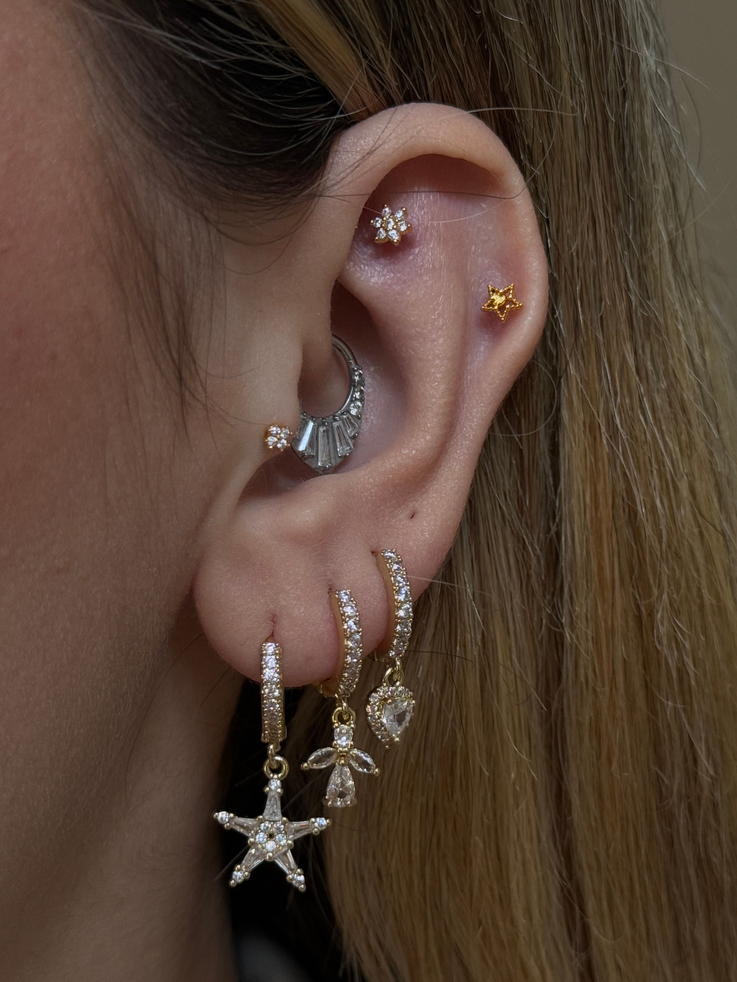 Dört Yapraklı Çiçek Model Kadın Piercing