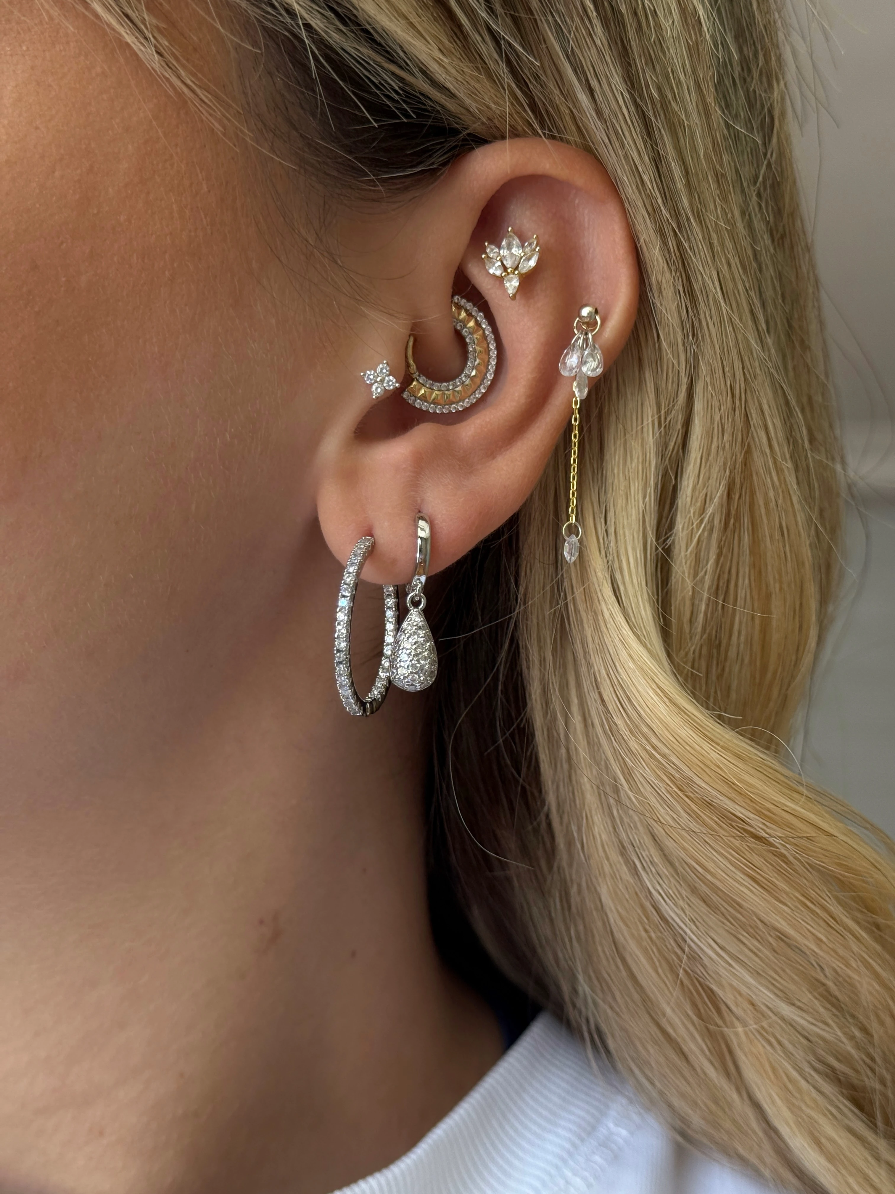 Sıralı Zirkon Taşlı Kadın Halka Küpe