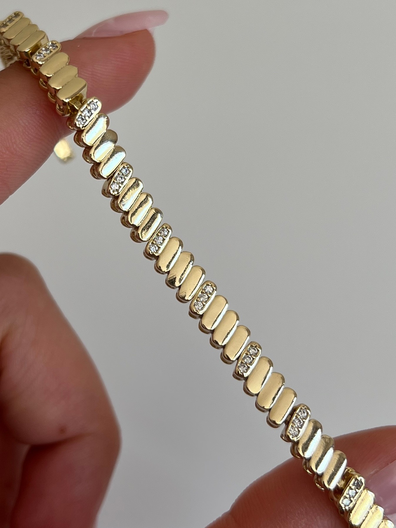 Gold Rengi Zirkon Taşlı Kadın Bileklik