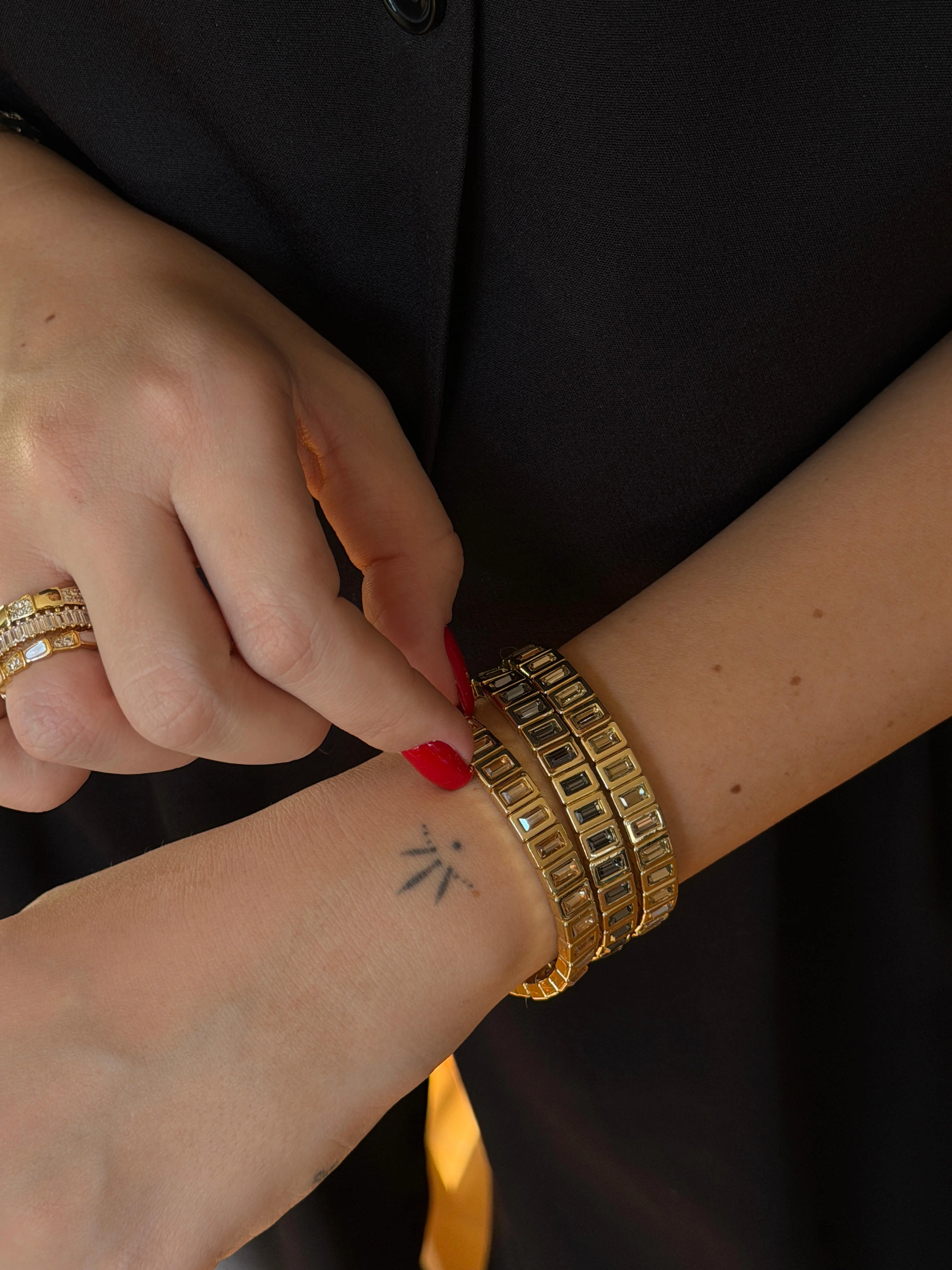 Gold Rengi Küçük Renkli Taşlı Kadın Bileklik