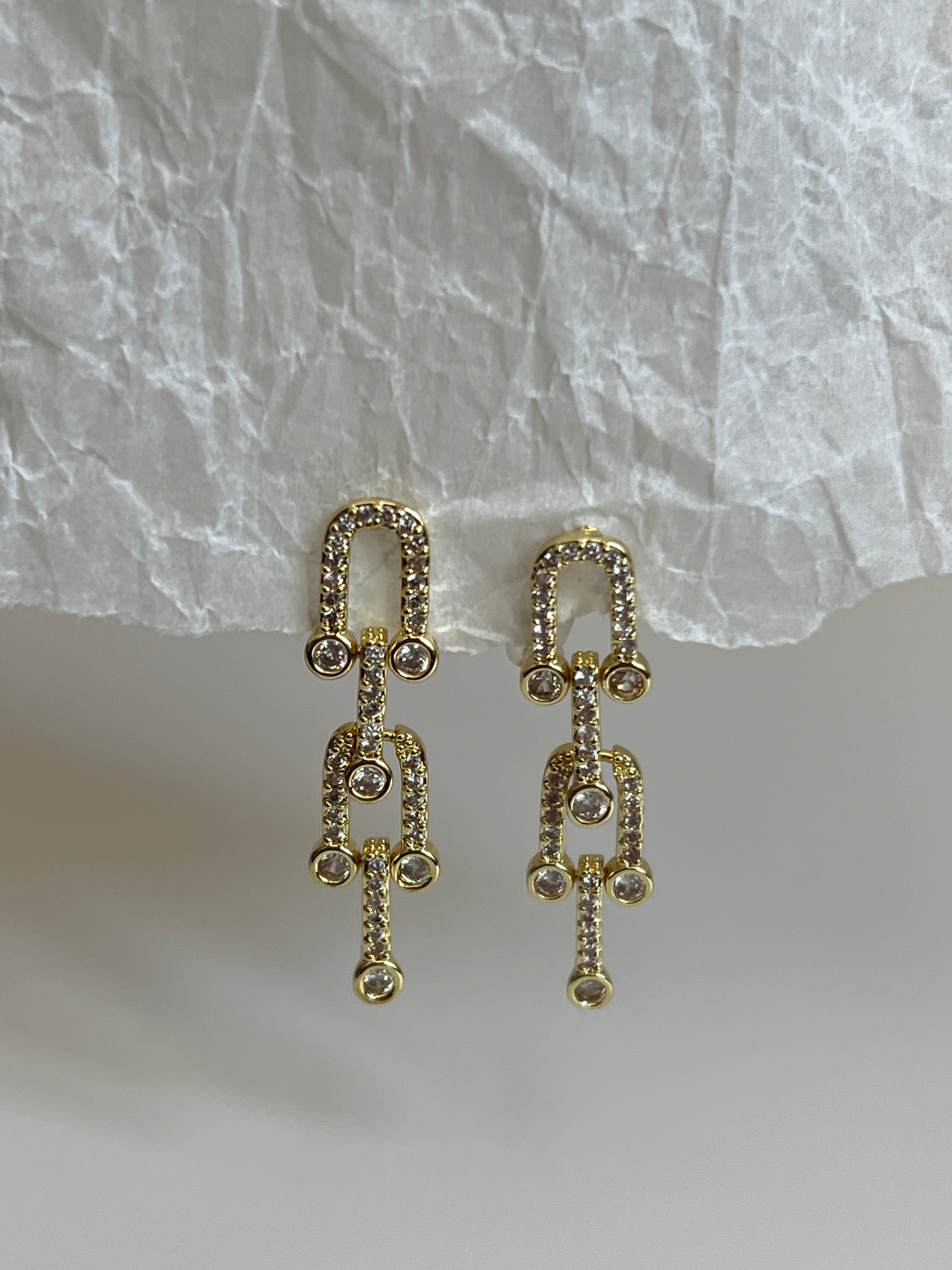 Gold Rengi Zirkon Taşlı Sallantılı Kadın Küpe