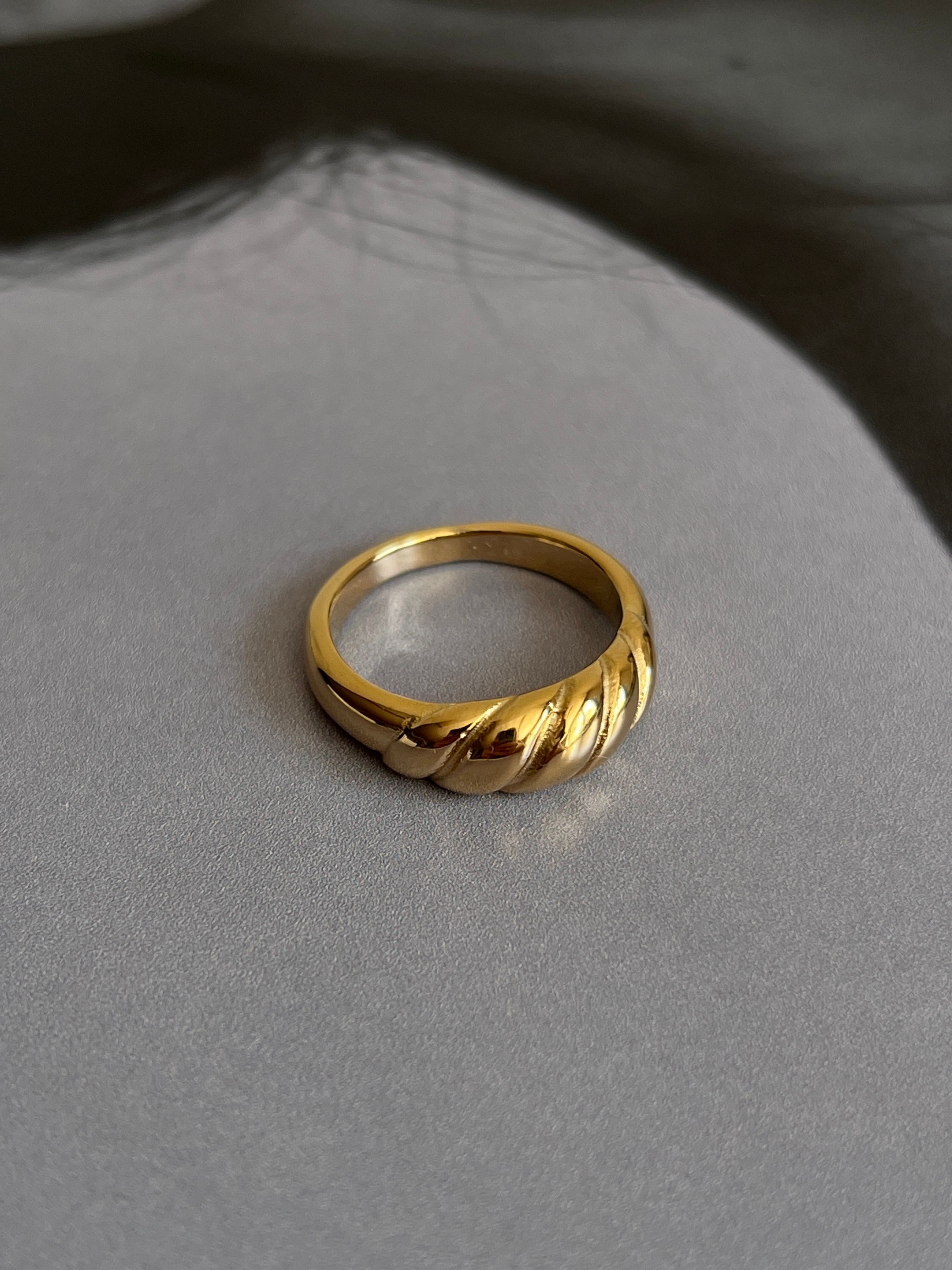 Gold Rengi Dönme Model Kadın Yüzük