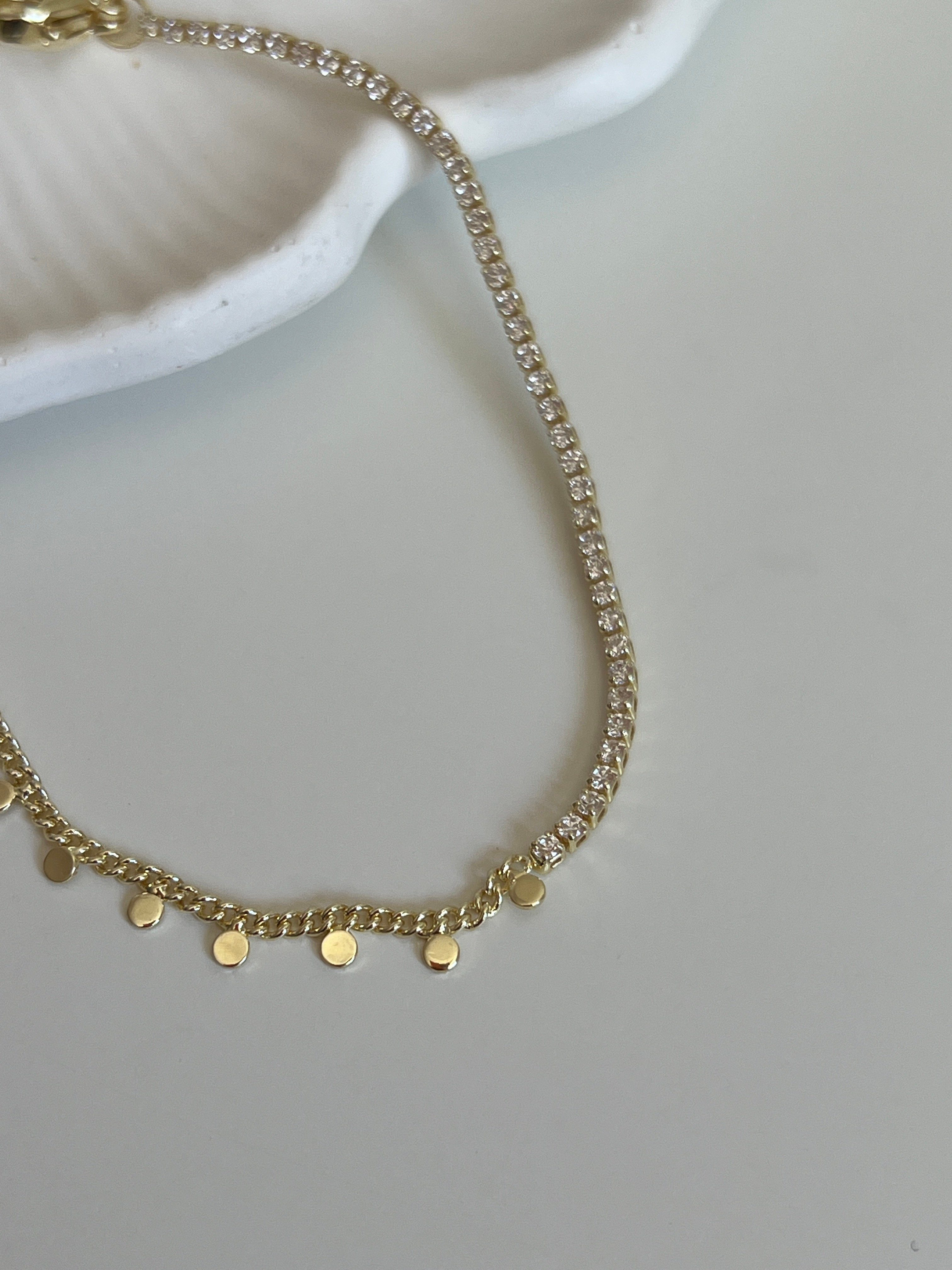 Gold Rengi Zirkon Taşlı Ve Sıralı Pullu Kadın Bileklik 