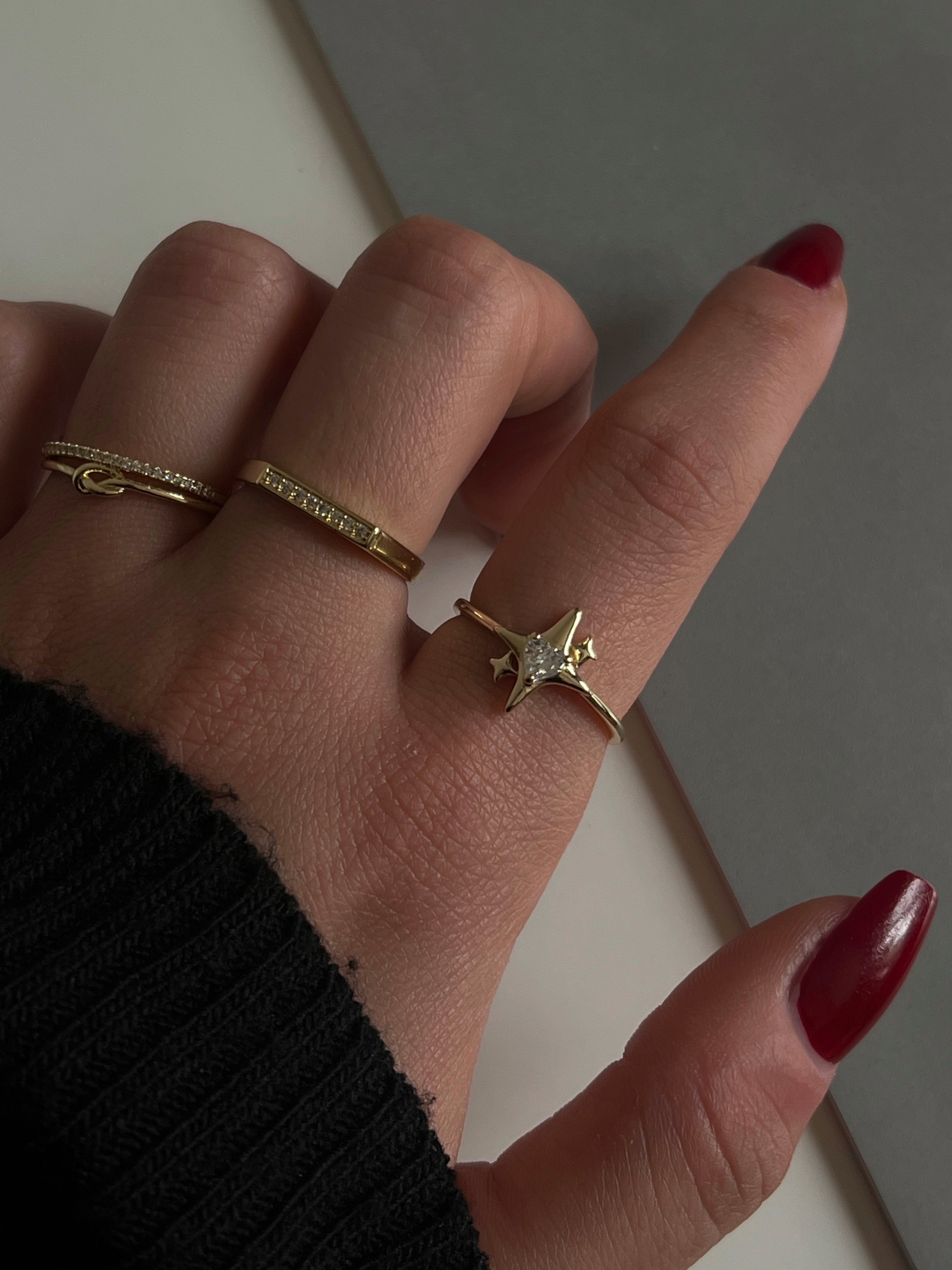 Gold Rengi Zirkon Taş Detaylı Kutup Yıldızı Model Kadın Yüzük