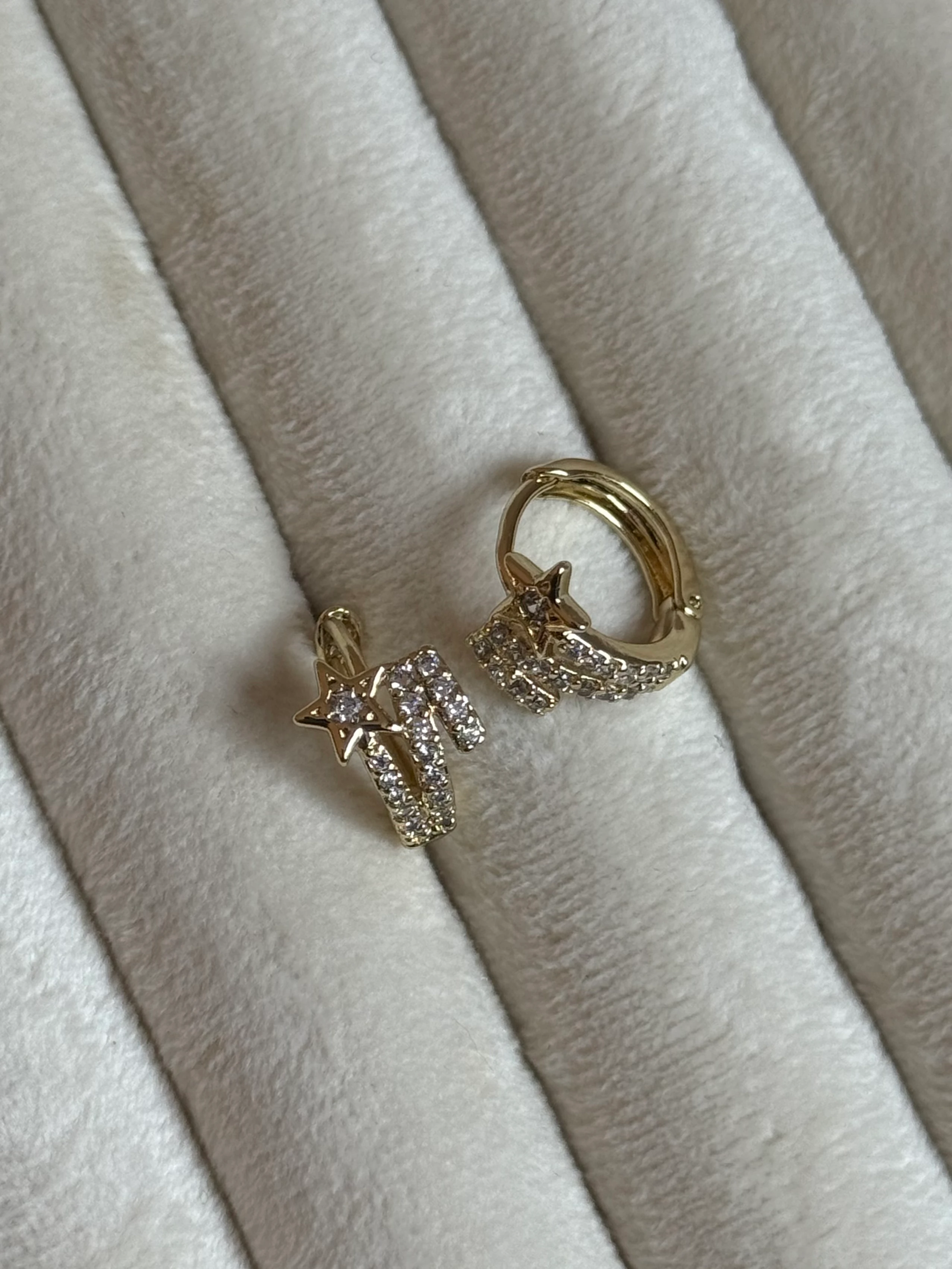 Gold Rengi Zikzak Model Yıldız Detaylı Kadın Xupıng Küpe