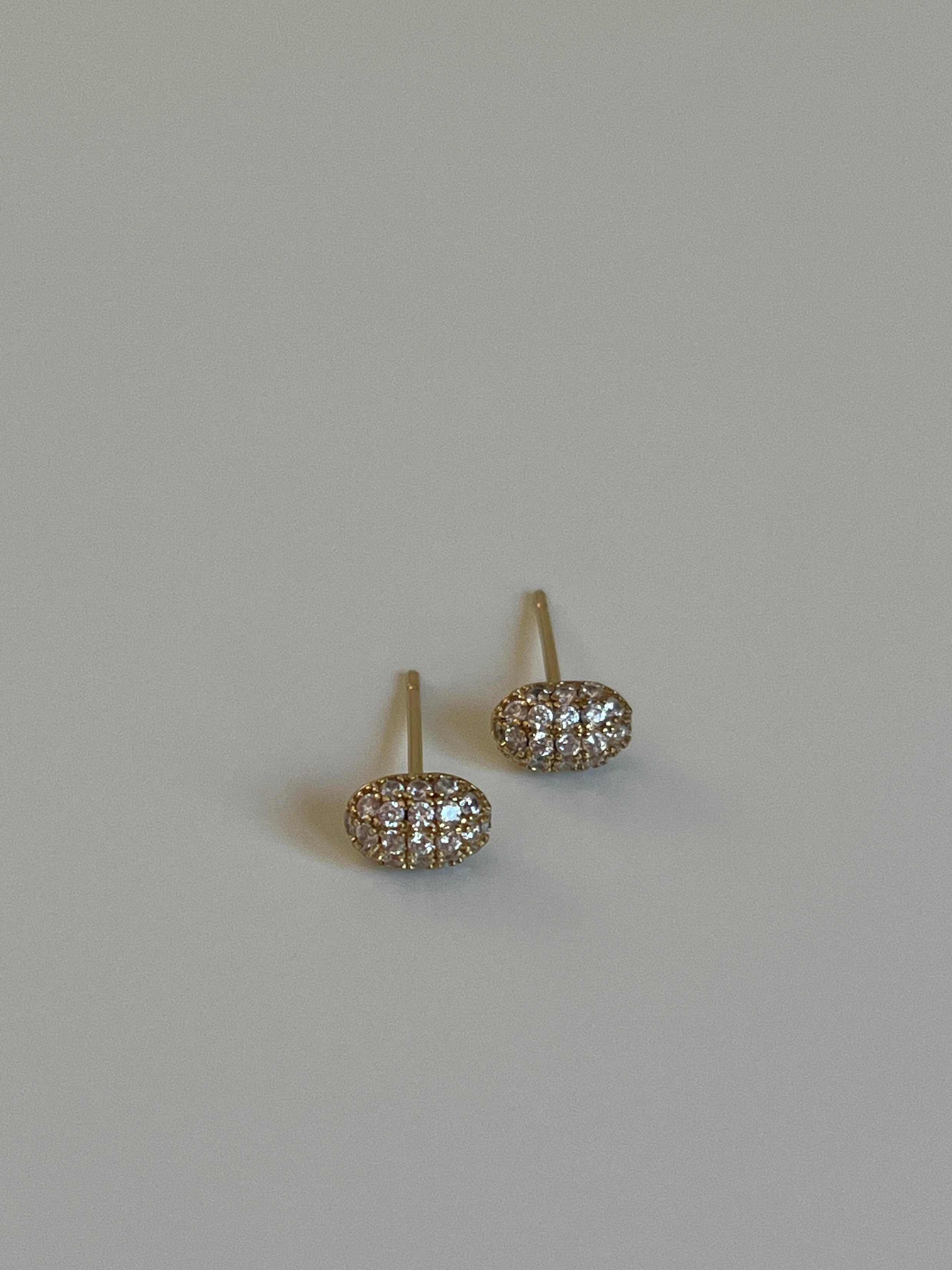 Zirkon Taşlı Oval Model Kadın Minimal Küpe
