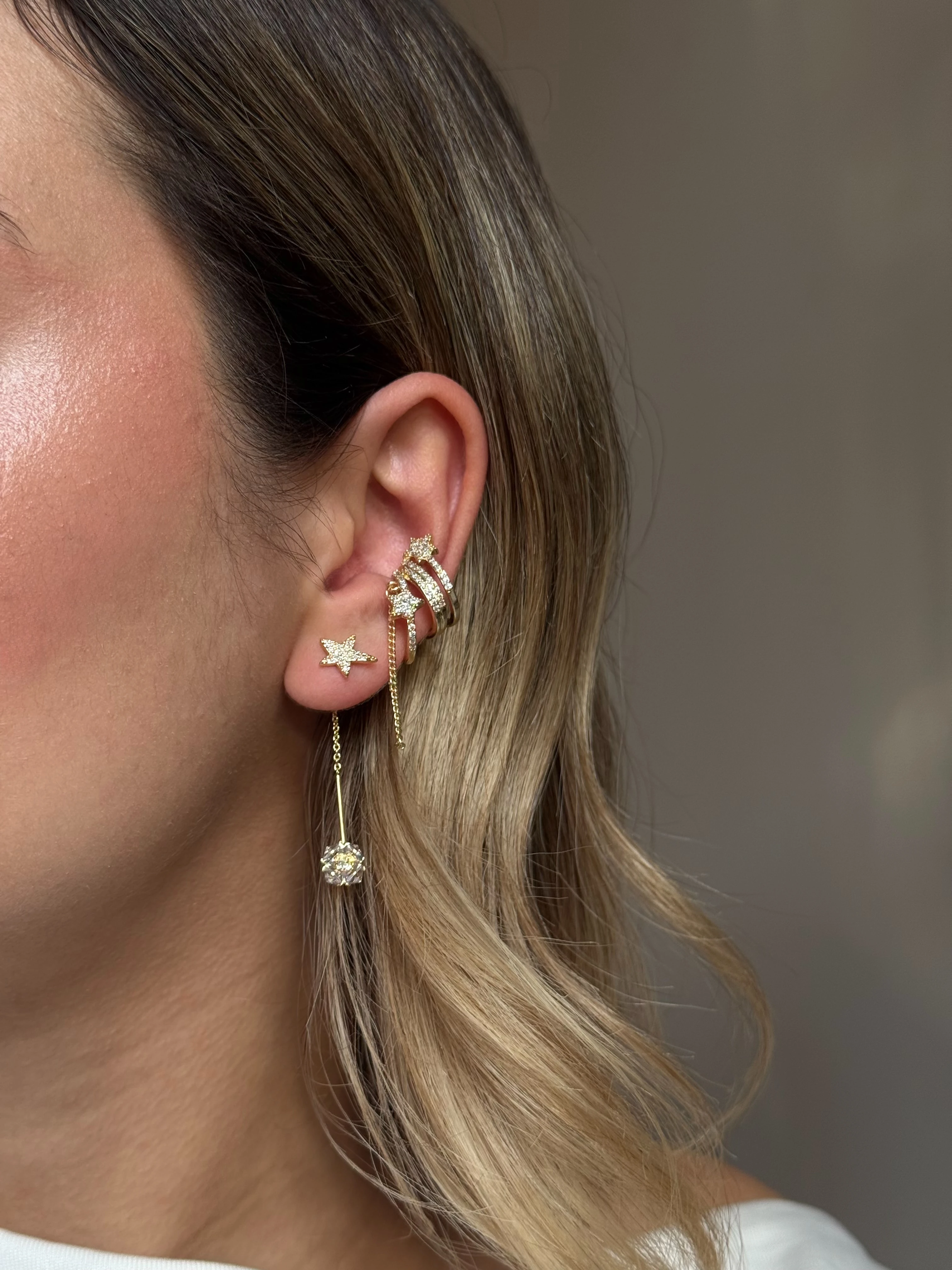 Gold Rengi Dört Sıra Yıldız Detaylı Kadın Kıkırdak Küpe