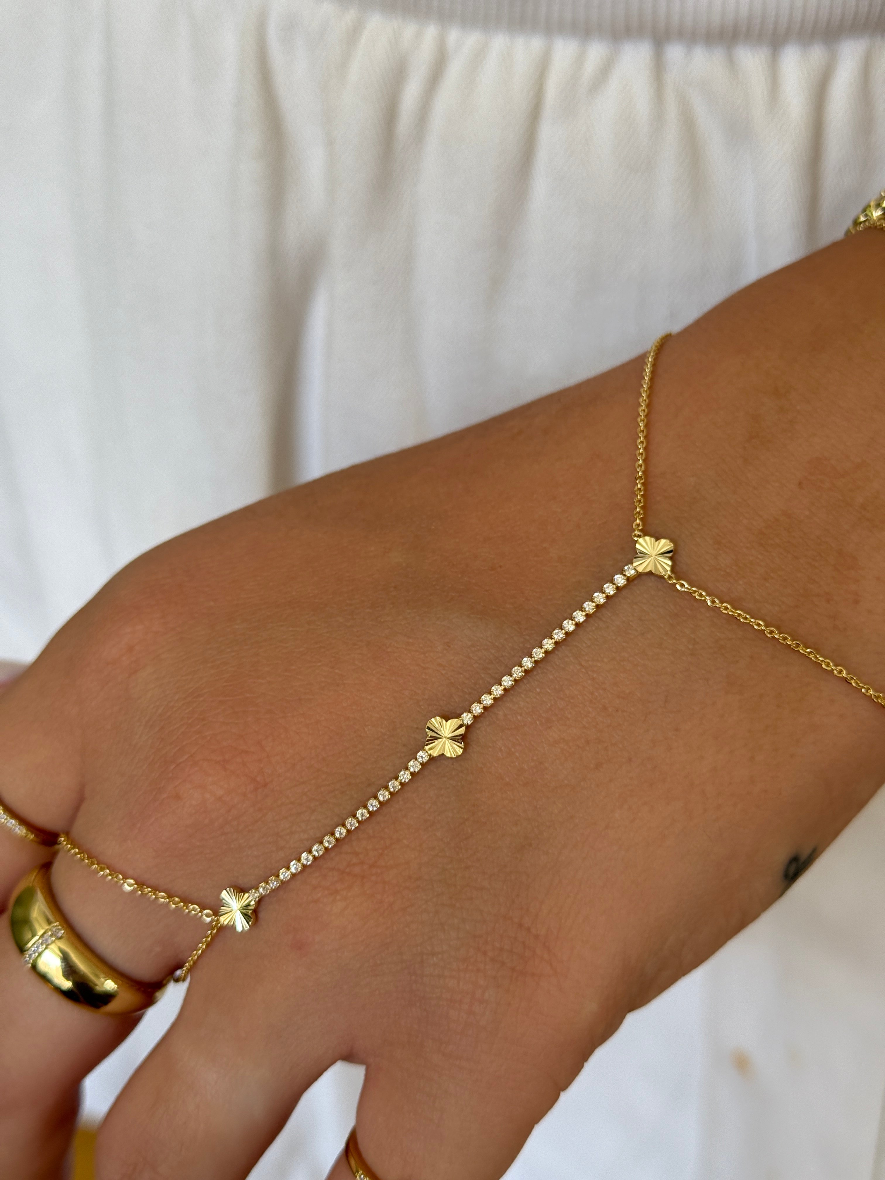 Gold Rengi Zirkon Taşlı Üç Yonca Model Kadın Şahmeran