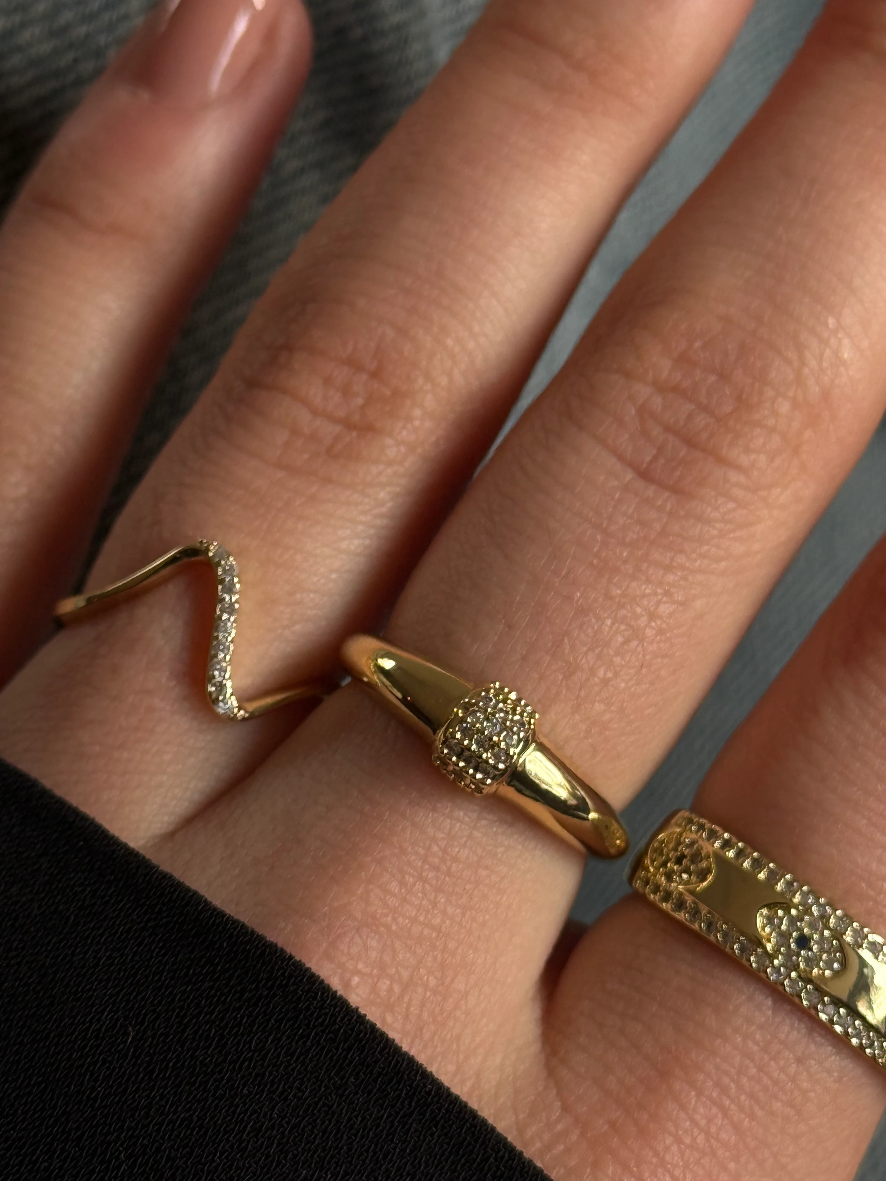 Gold Rengi Şerit Zirkon Taşlı Kadın Yüzük