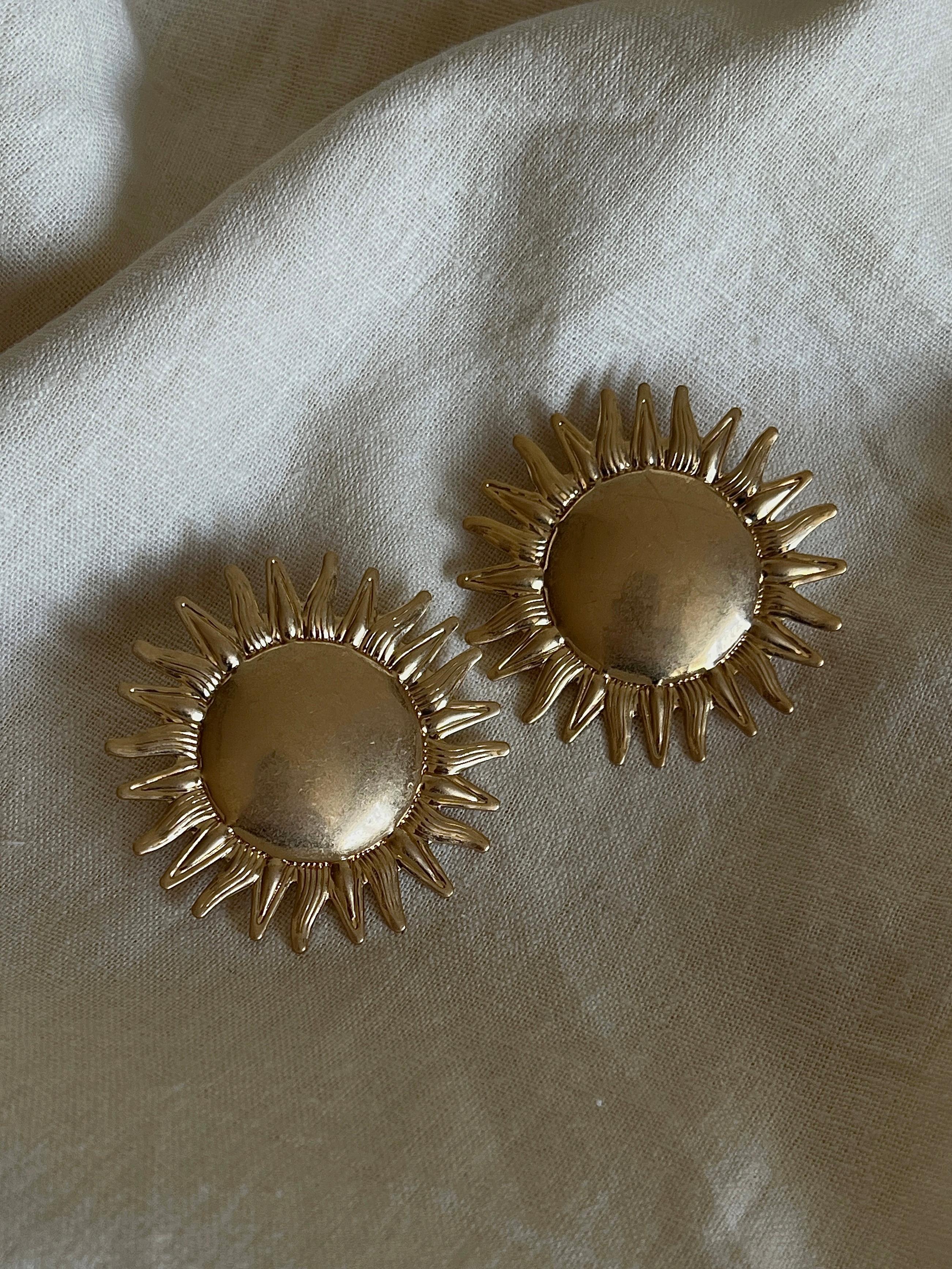 Gold Rengi Güneş Figürlü Kadın Küpe