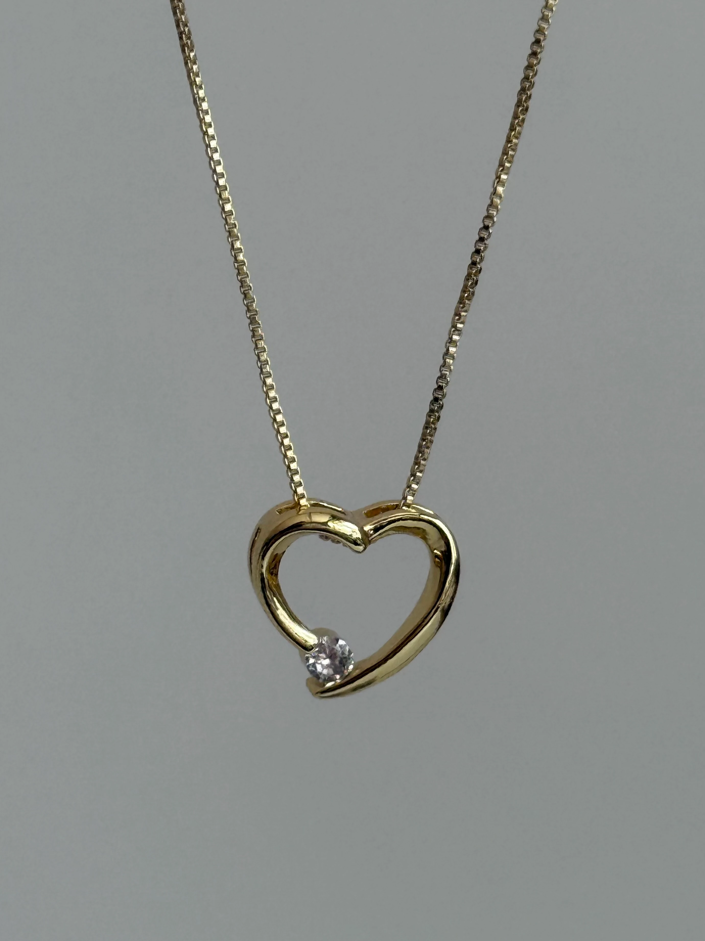 Gold Rengi Taş Detay Kalp Kadın Kolye