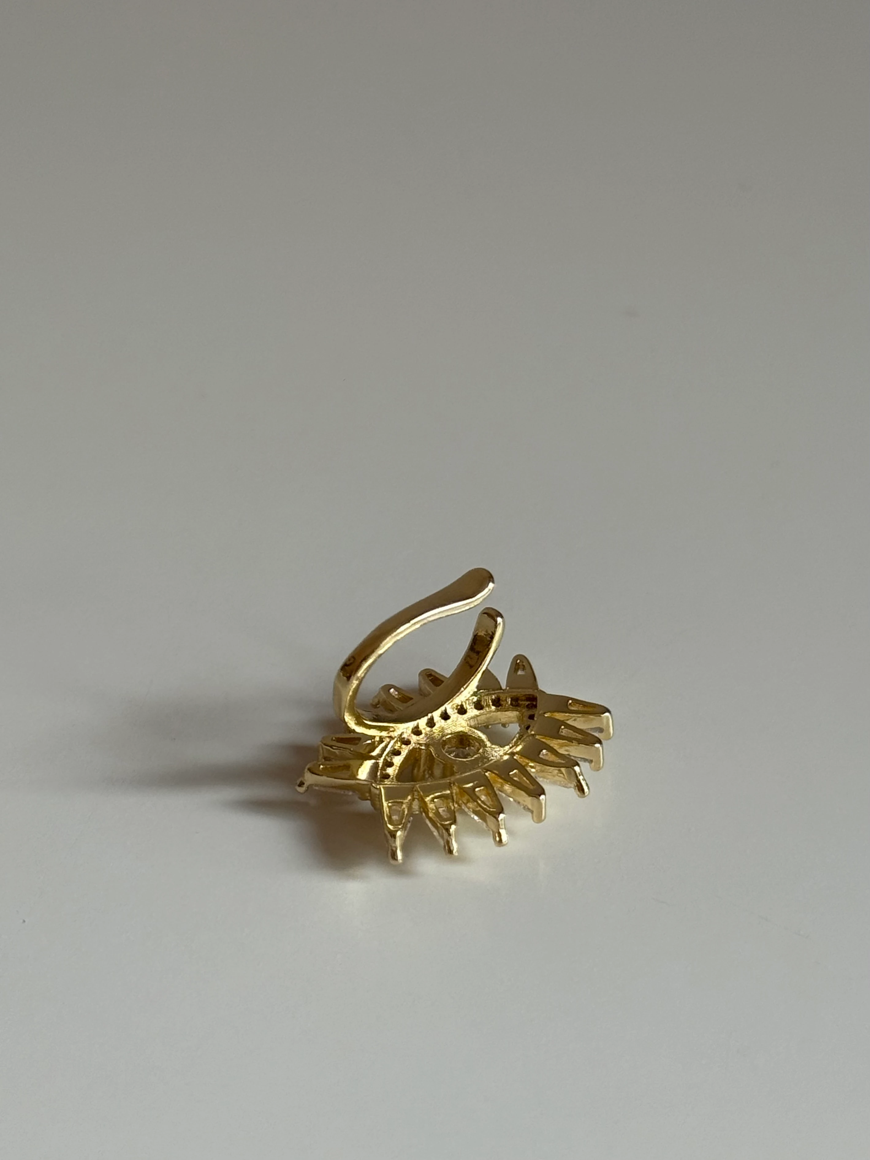 Gold Rengi Göz Model Kadın Kıkırdak Küpe