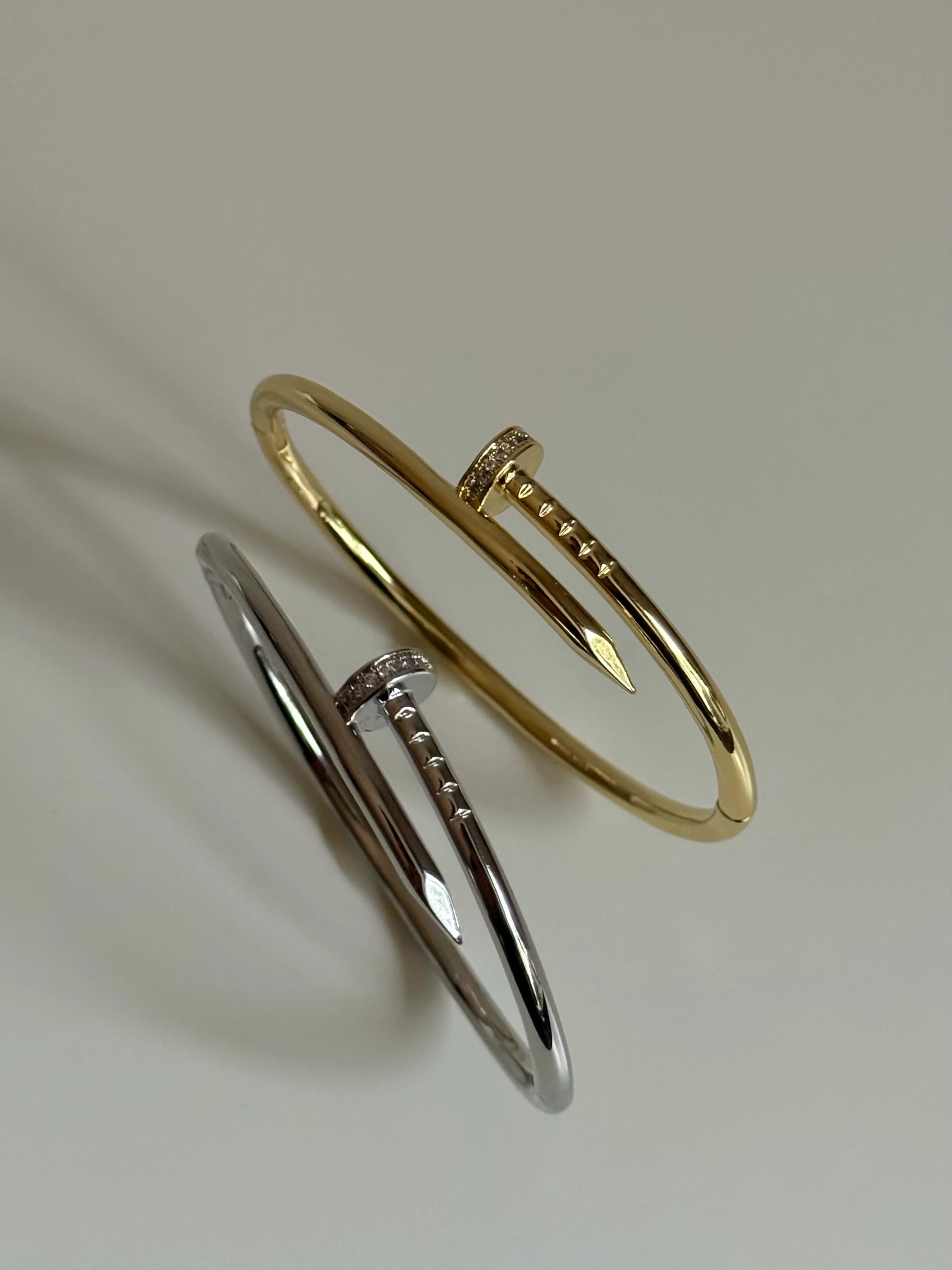 Çivi Model Kadın Kelepçe Bileklik