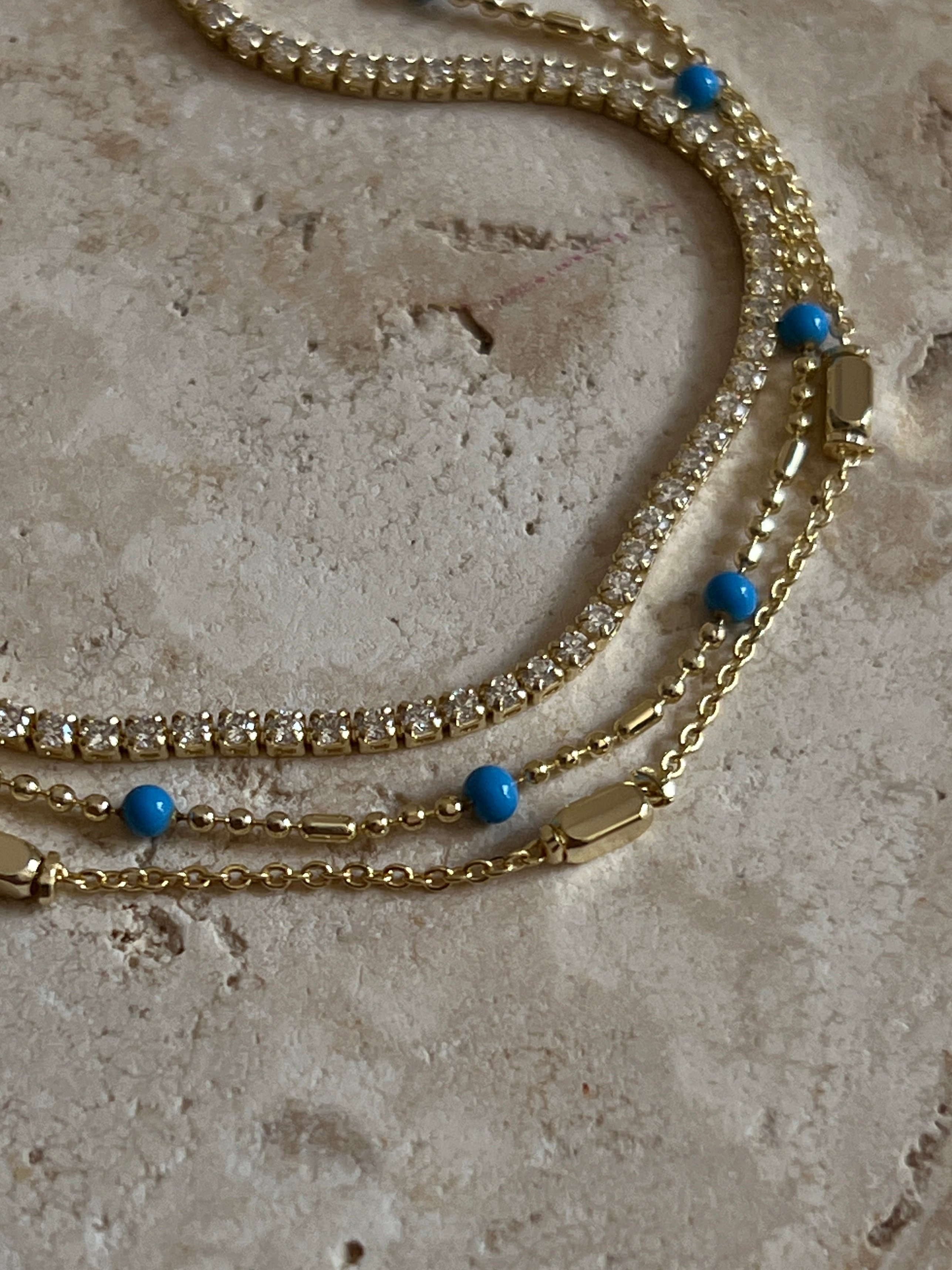 Gold Rengi Zirkon Taşlı Mavi Top Detaylı Üç Sıra Kadın Bileklik