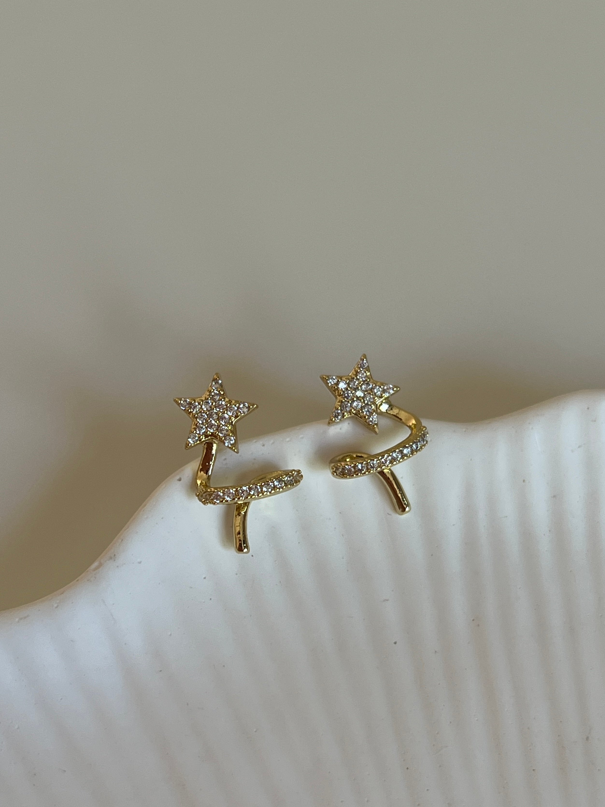 Gold Rengi Zirkon Taşlı Yıldız Model Kadın Küpe