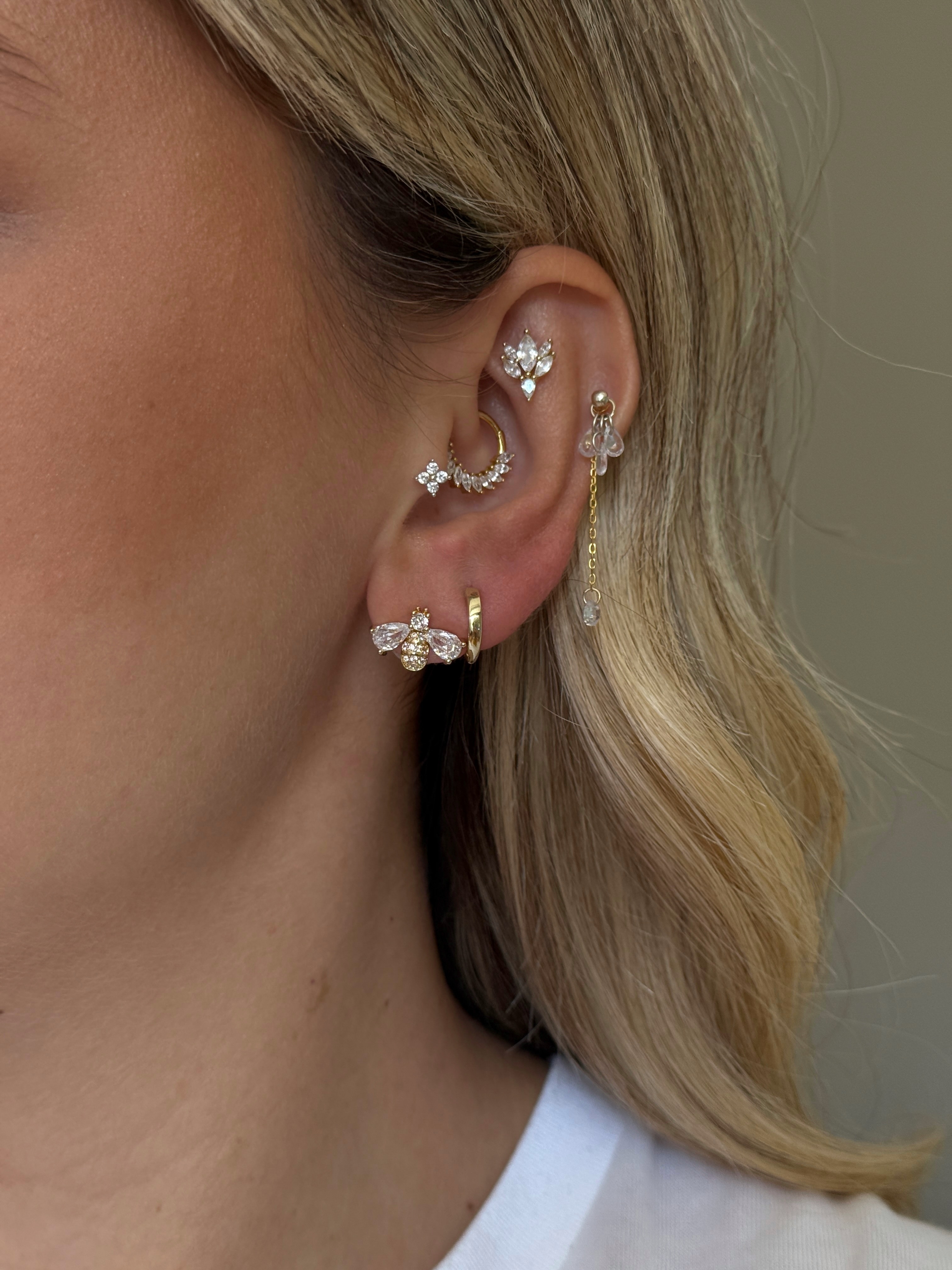 Gold Rengi Damla Taşlı Arı Model Kadın Küpe