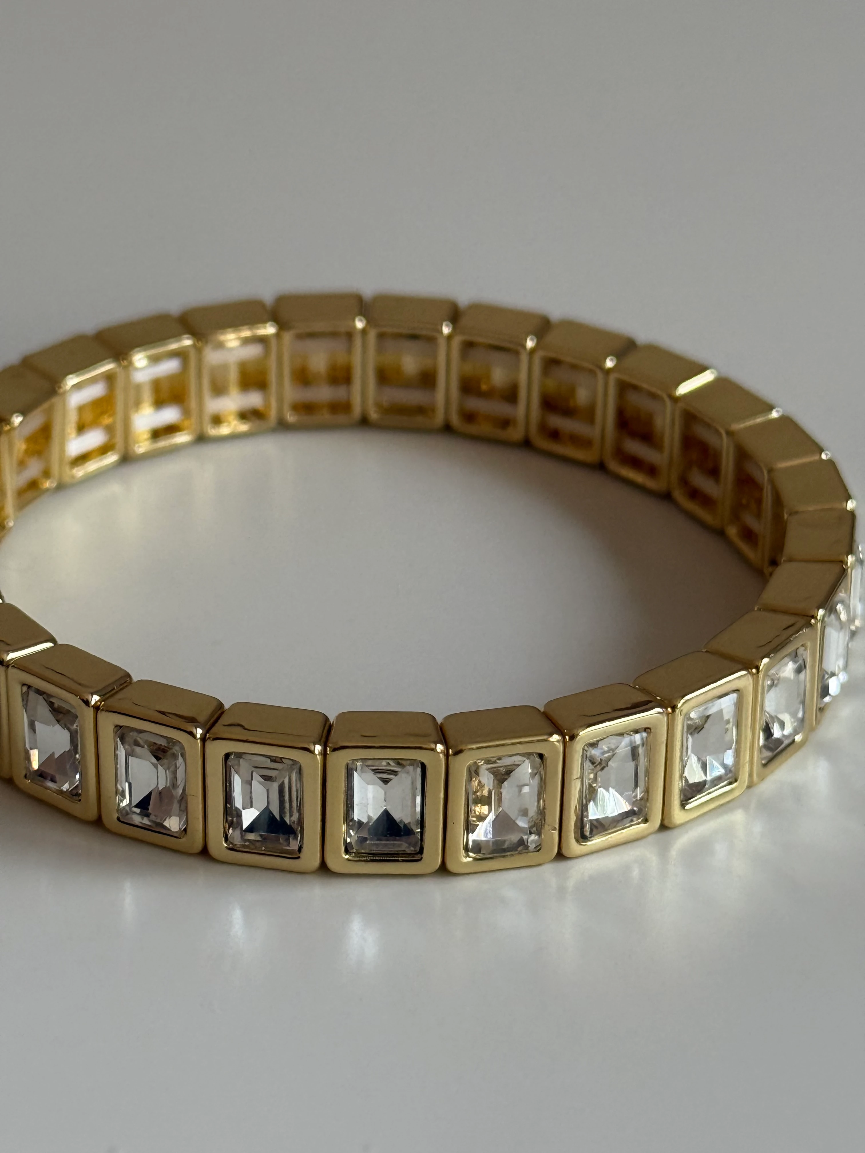 Gold Rengi Büyük Renkli Taşlı Kadın Bileklik