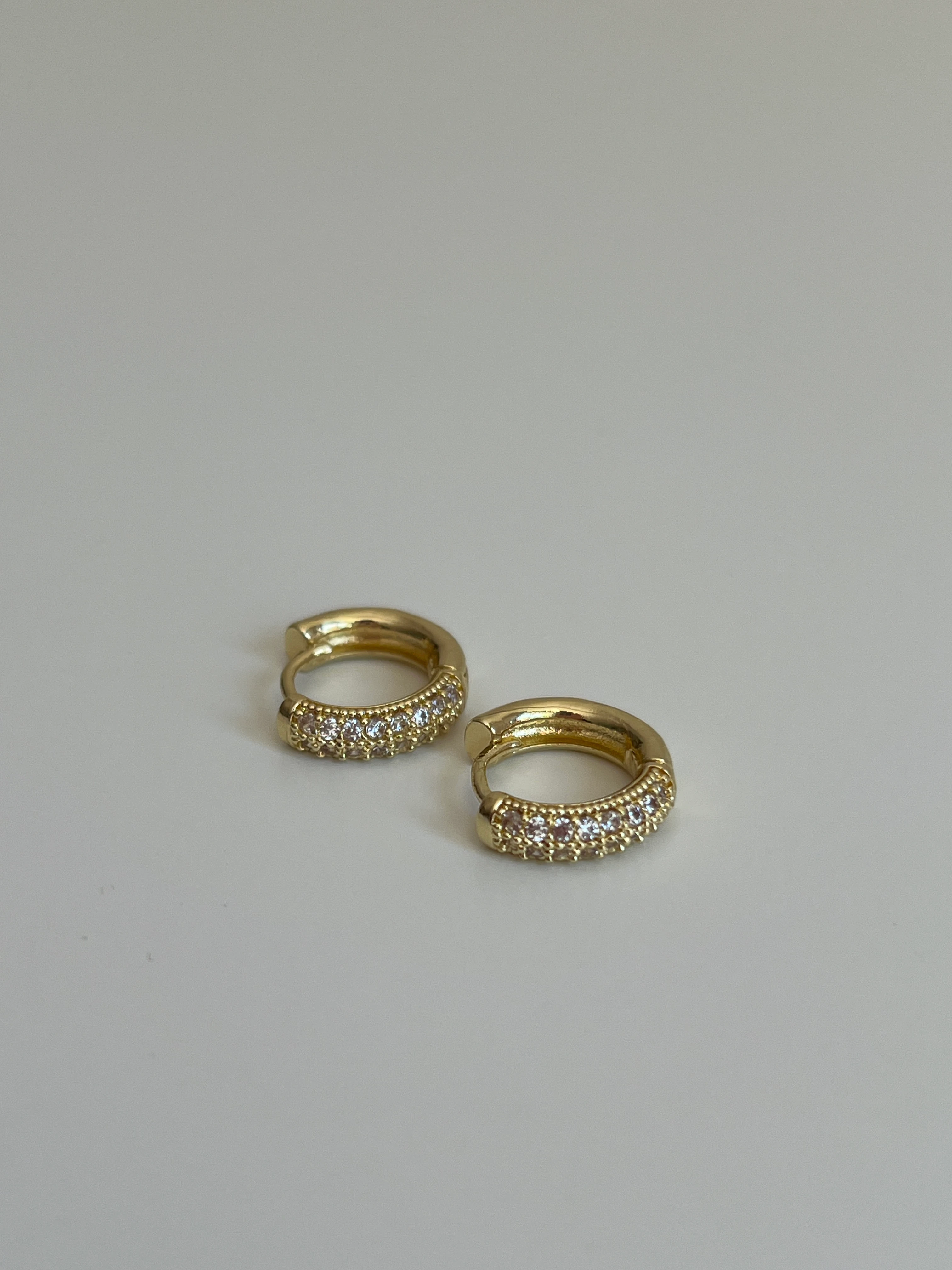 Gold Rengi Zirkon Taşlı Halka Kadın Küpe