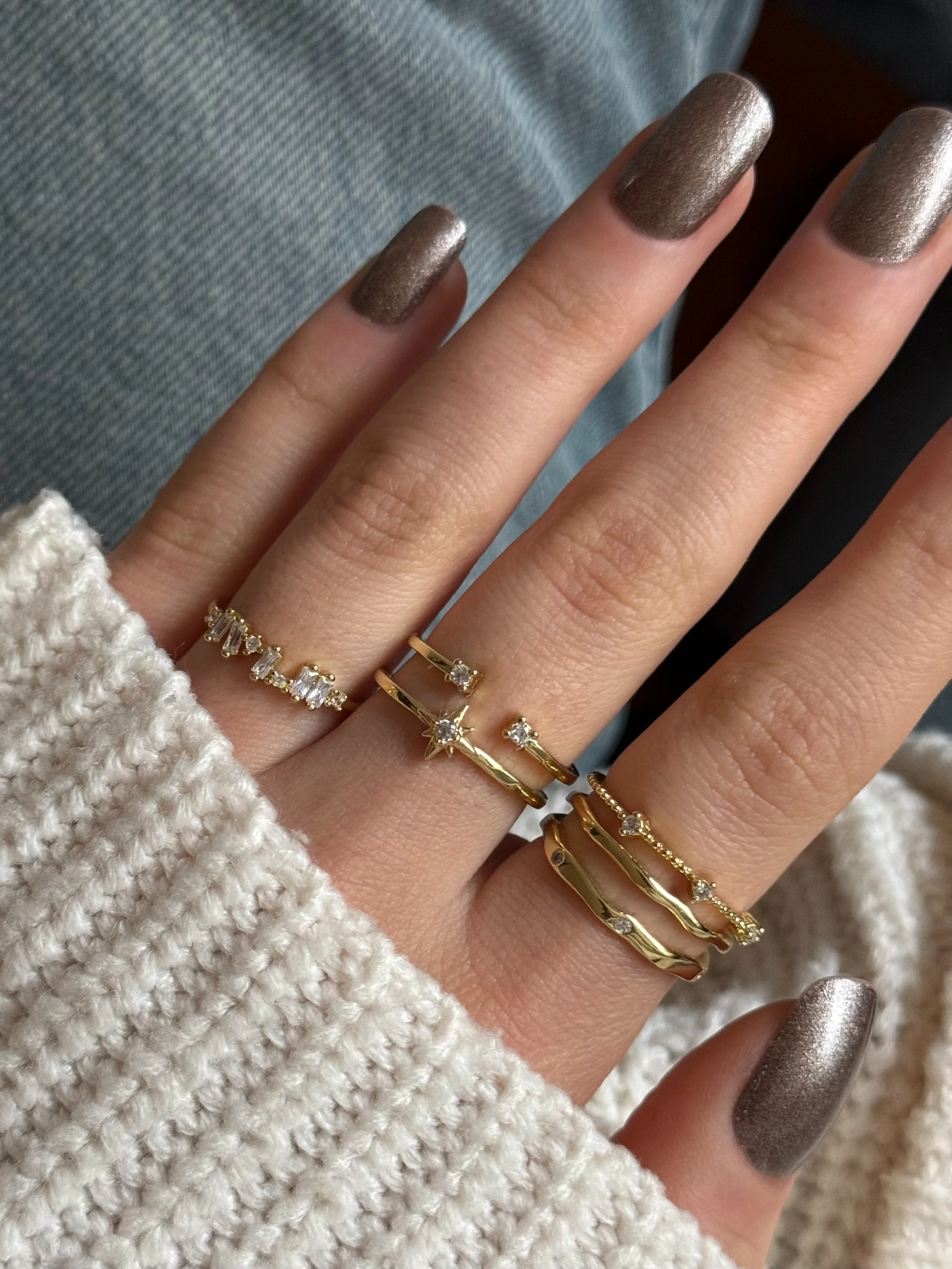 İki Sıra Kutup Yıldızı Ve Taşlı Kadın Yüzük