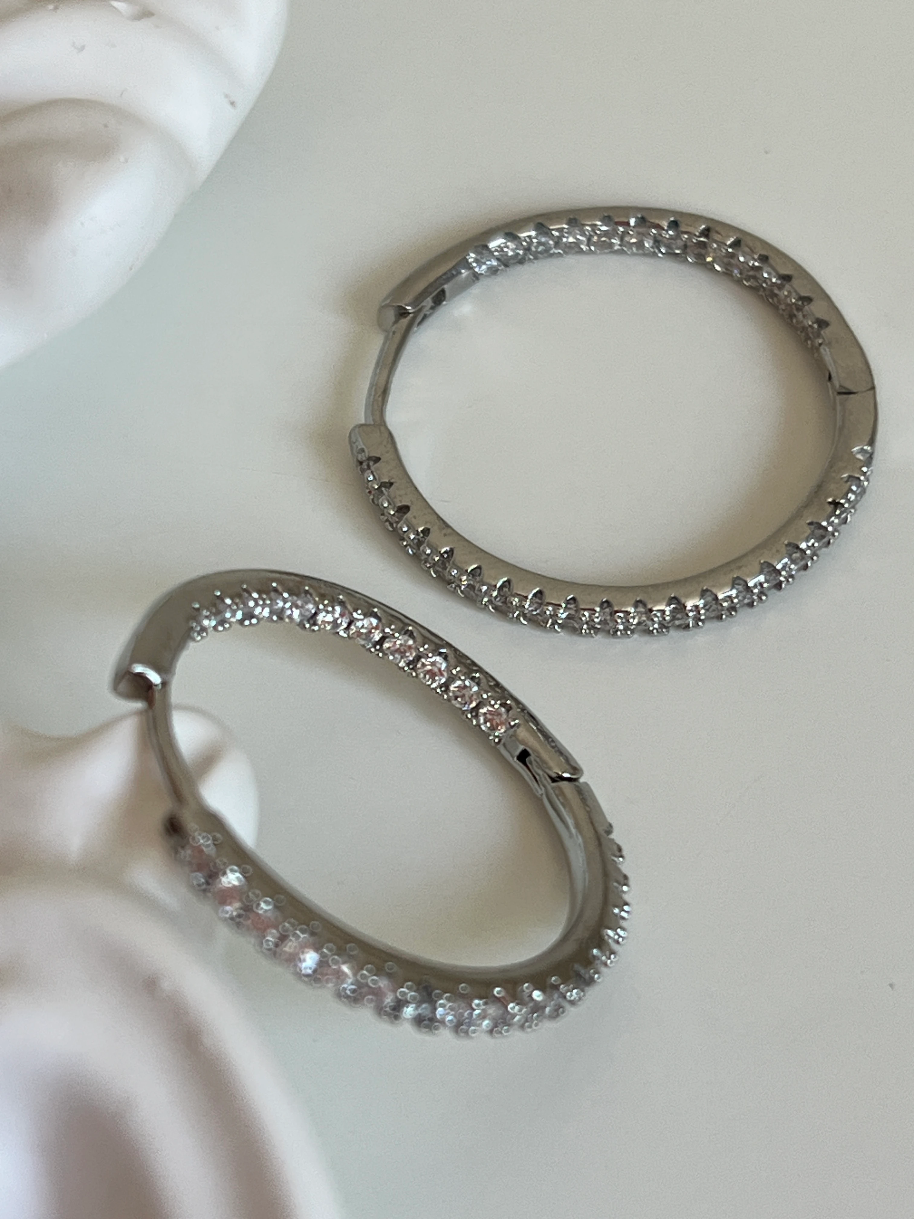 Sıralı Zirkon Taşlı Kadın Halka Küpe