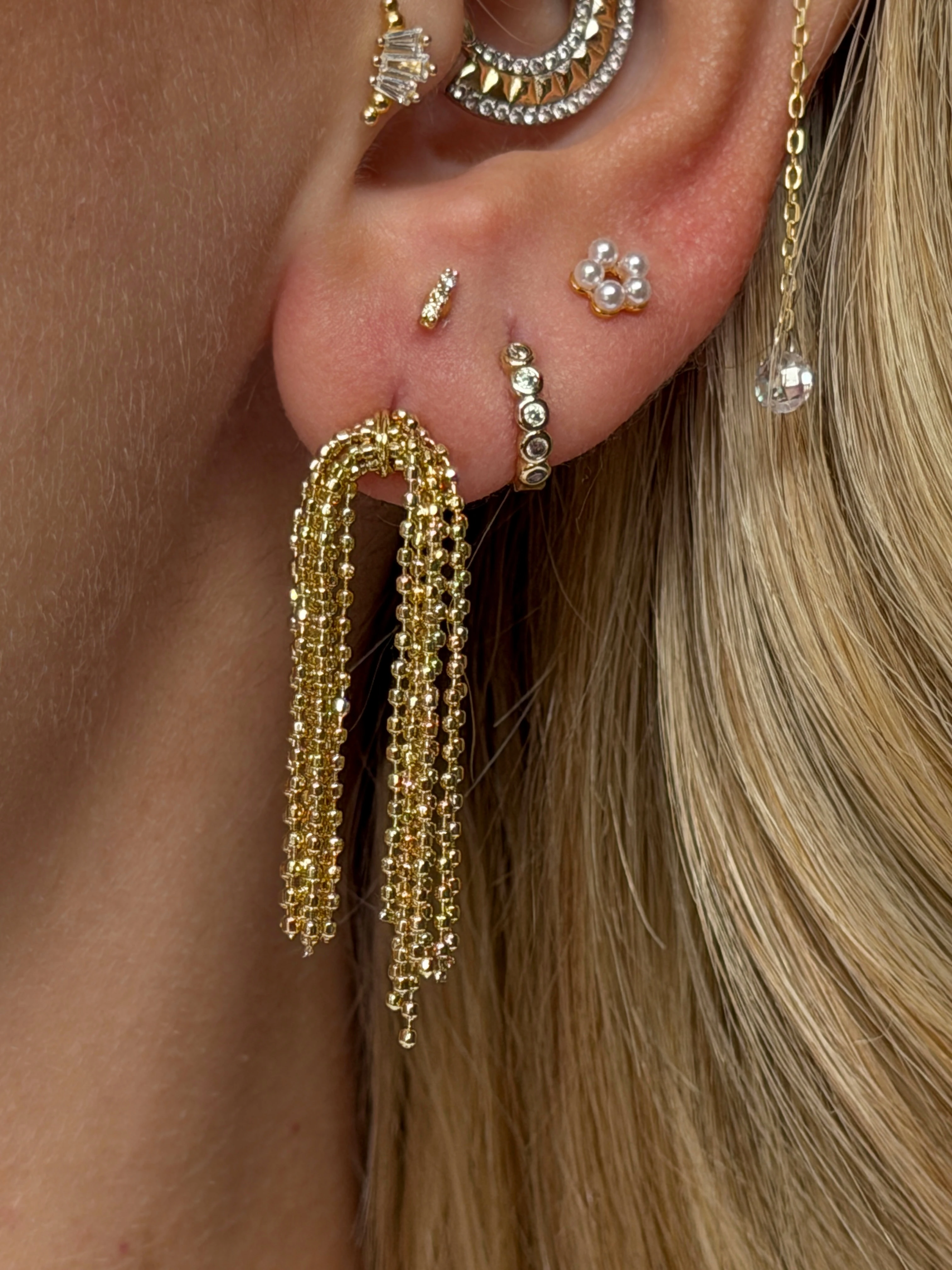 Gold Rengi Çoklu Boncuk Sallantılı Kadın Küpe