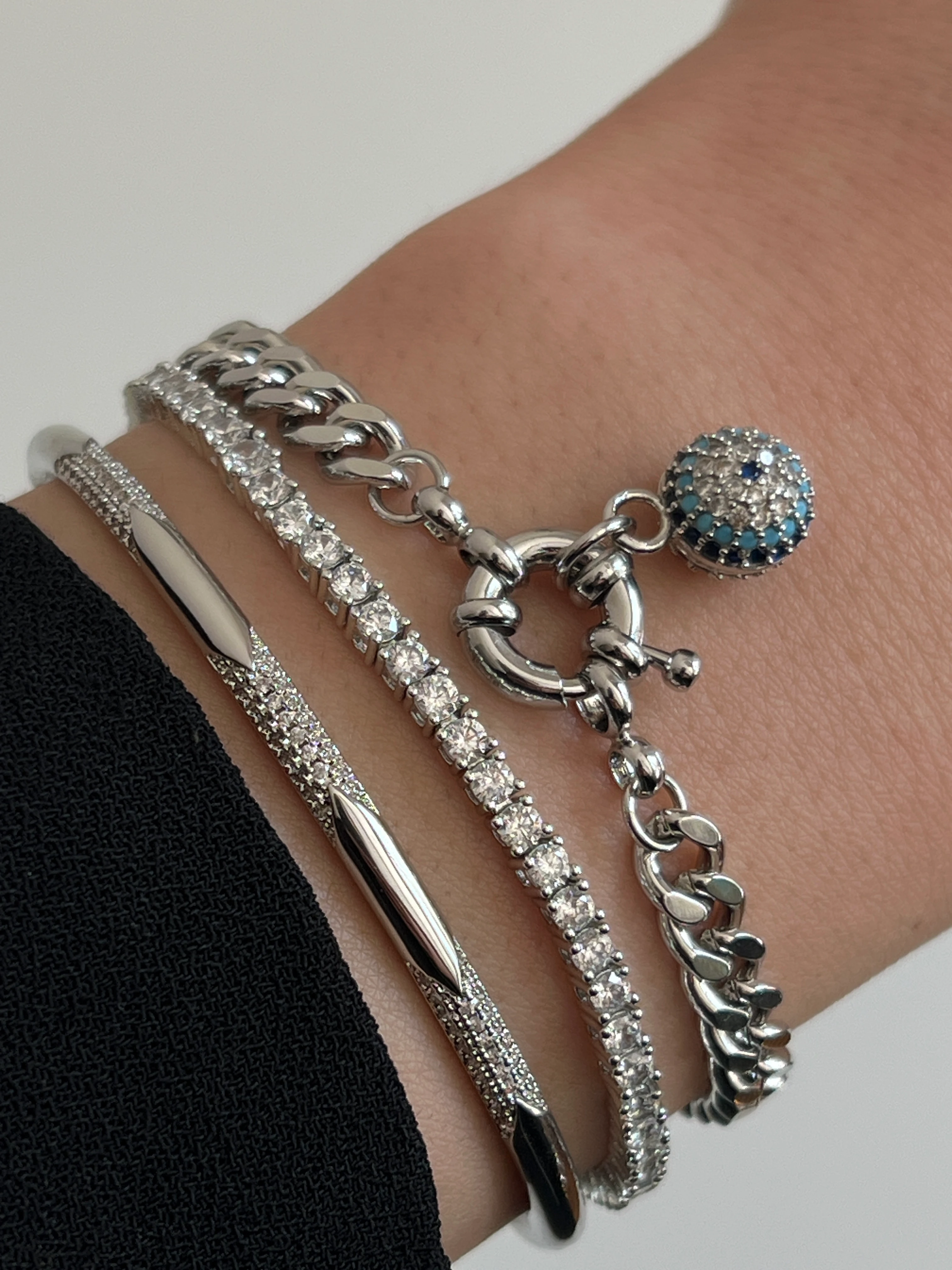 Zirkon Taş Detaylı Nazar Boncuğu Sallantılı Zincir Kadın Bileklik