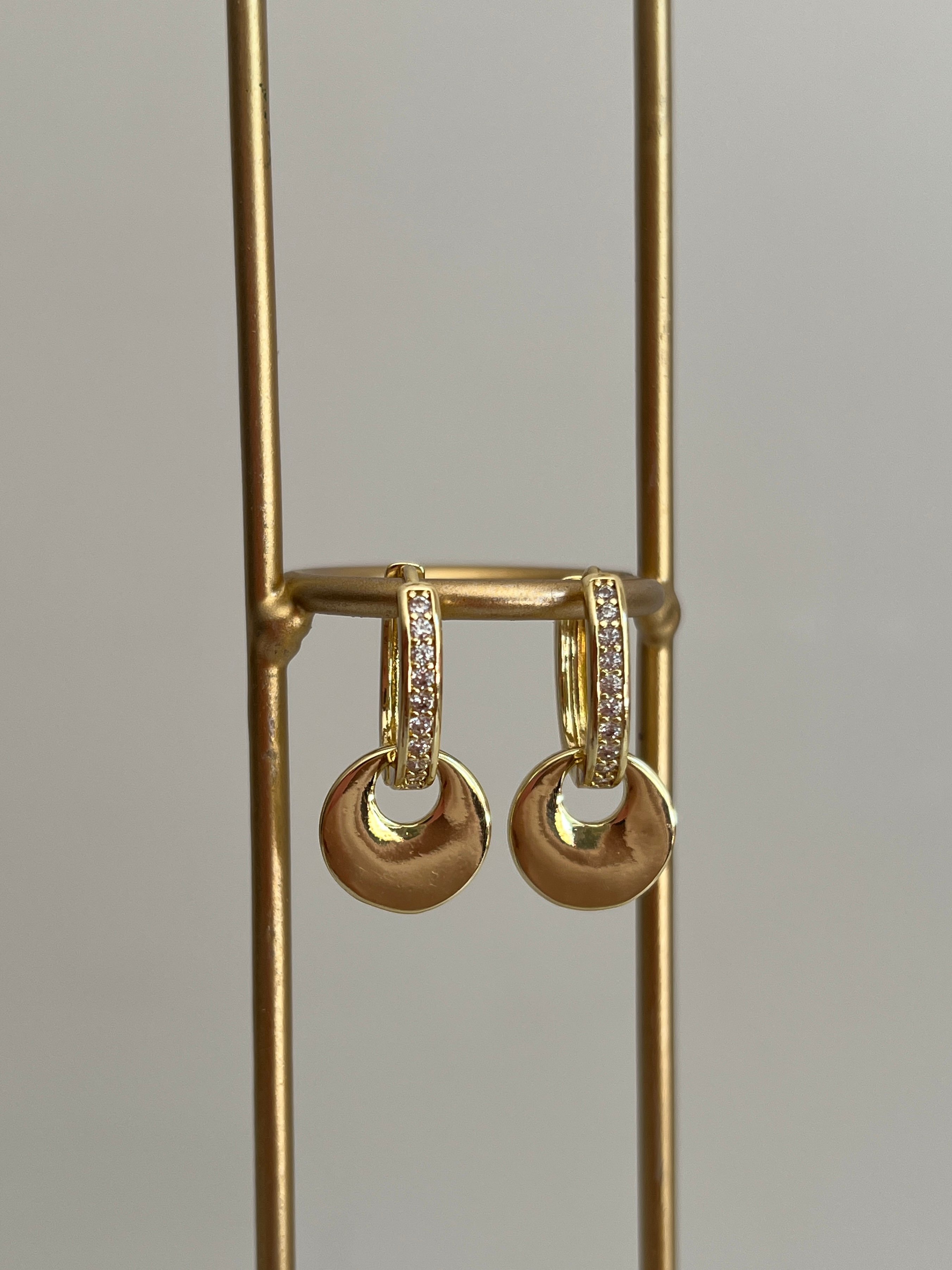 Gold Rengi Zirkon Taşlı Yuvarlak Uç Sallantılı Kadın Halka Küpe