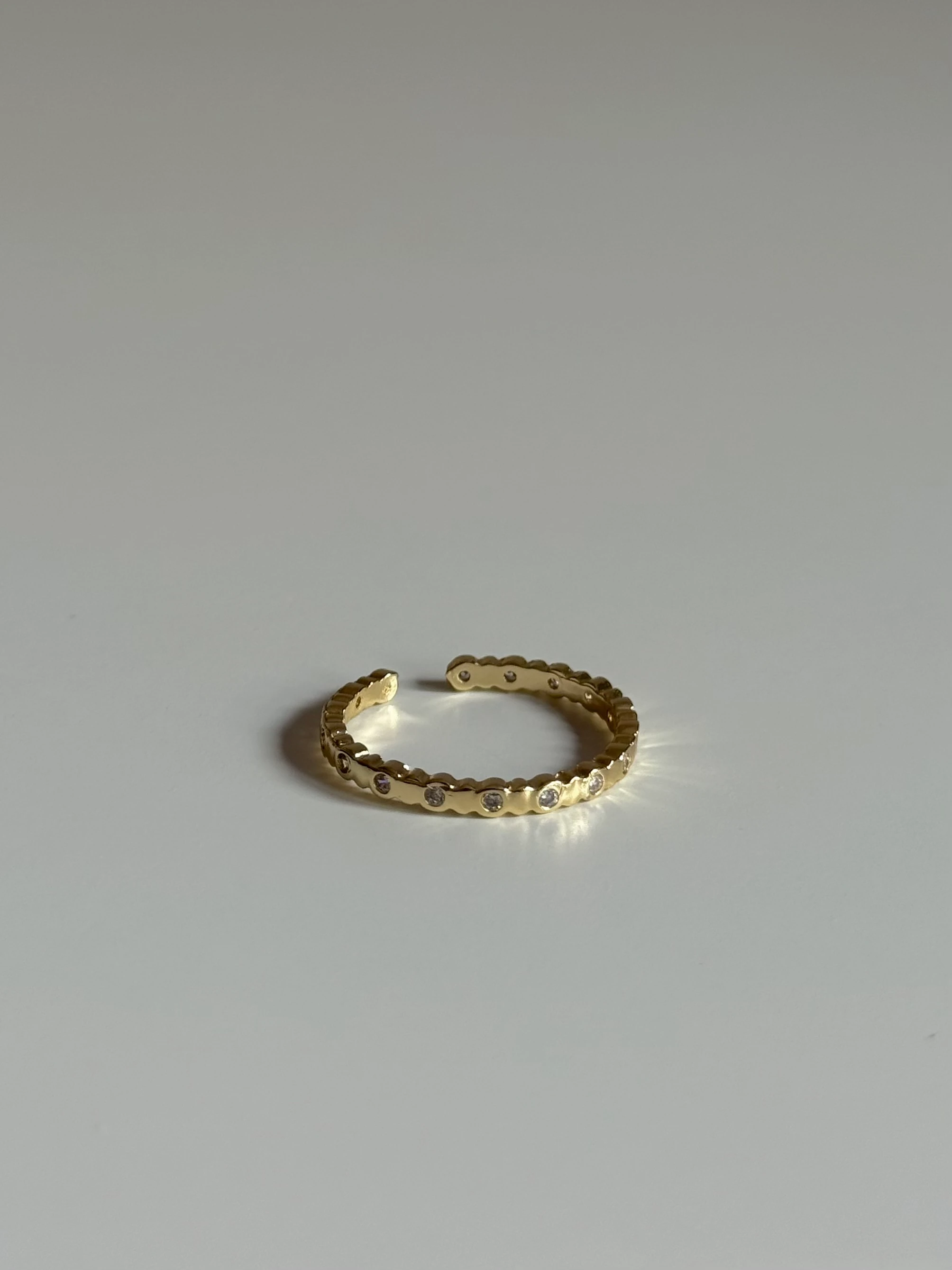 Gold Rengi Yuvarlak Taşlı Kadın Yüzük