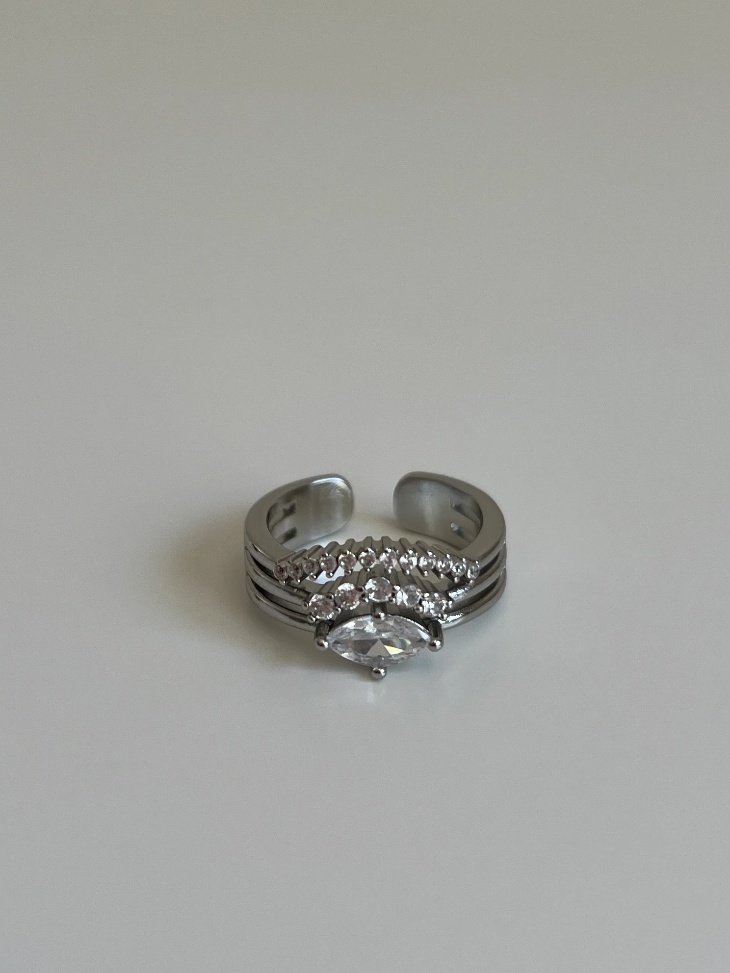 Üç Sıra Zirkon Taşlı Kadın Yüzük