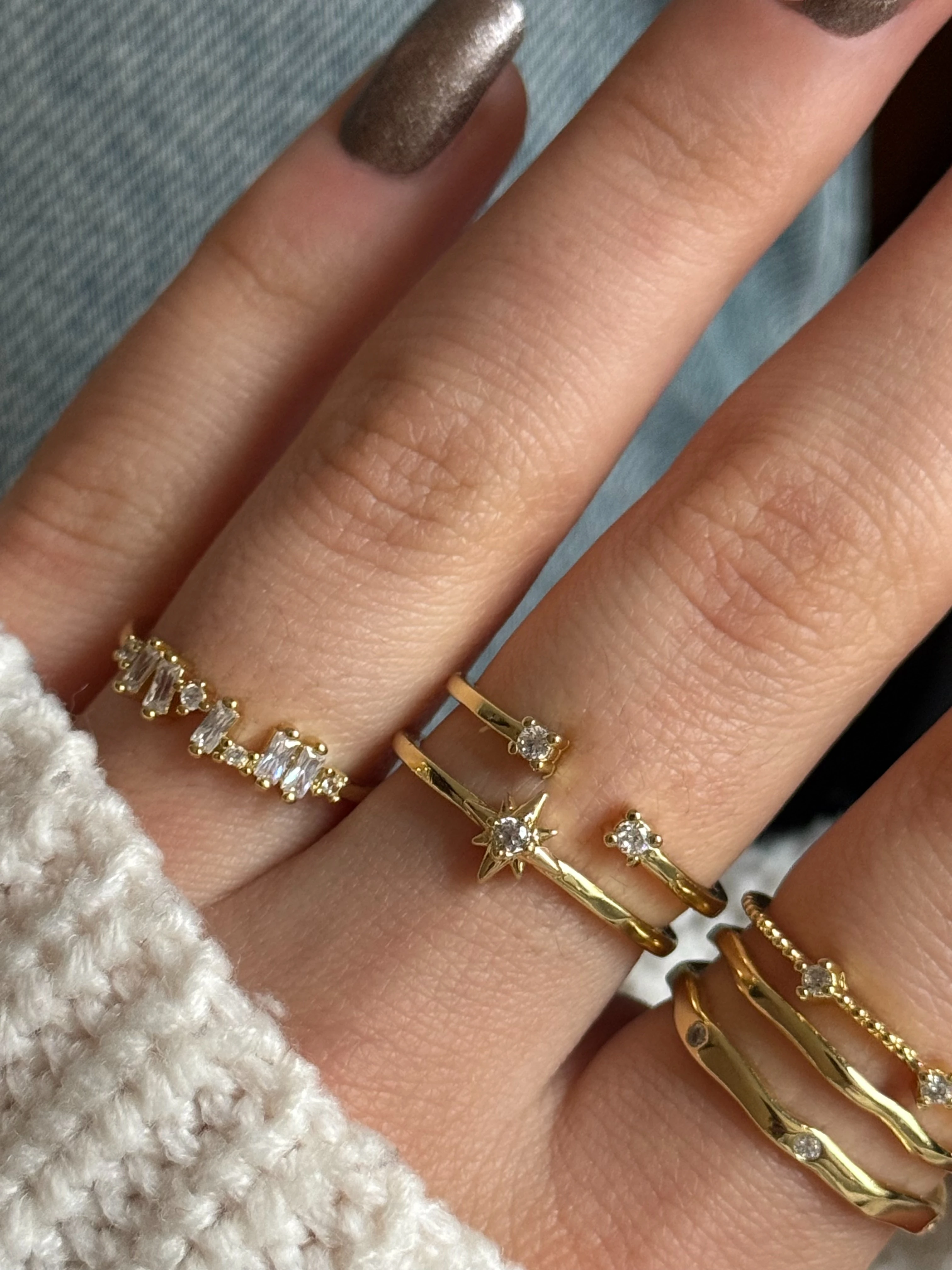 İki Sıra Kutup Yıldızı Ve Taşlı Kadın Yüzük