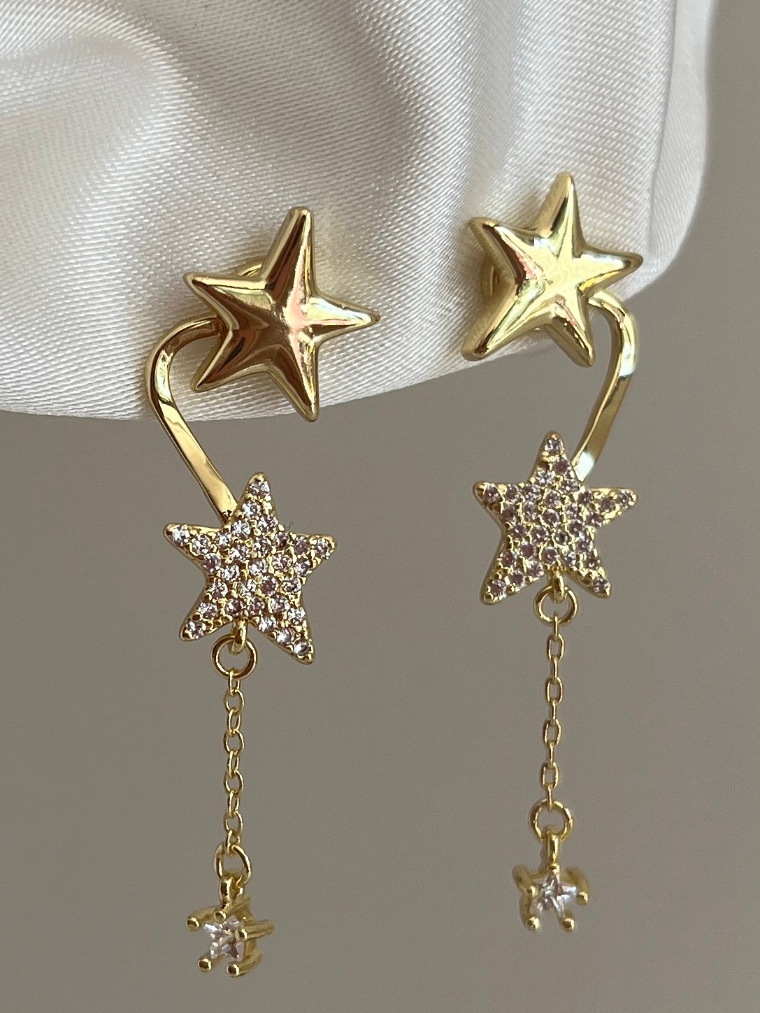 Gold Rengi Zirkon Taşlı Yıldız Model Sallantılı Kadın Küpe